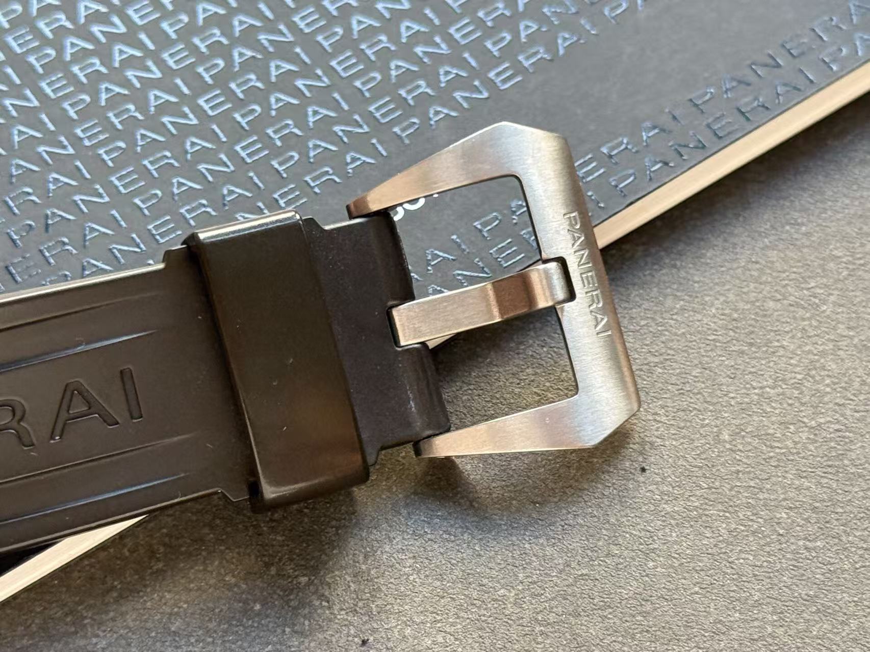 Panerai PAM01351 detail 6