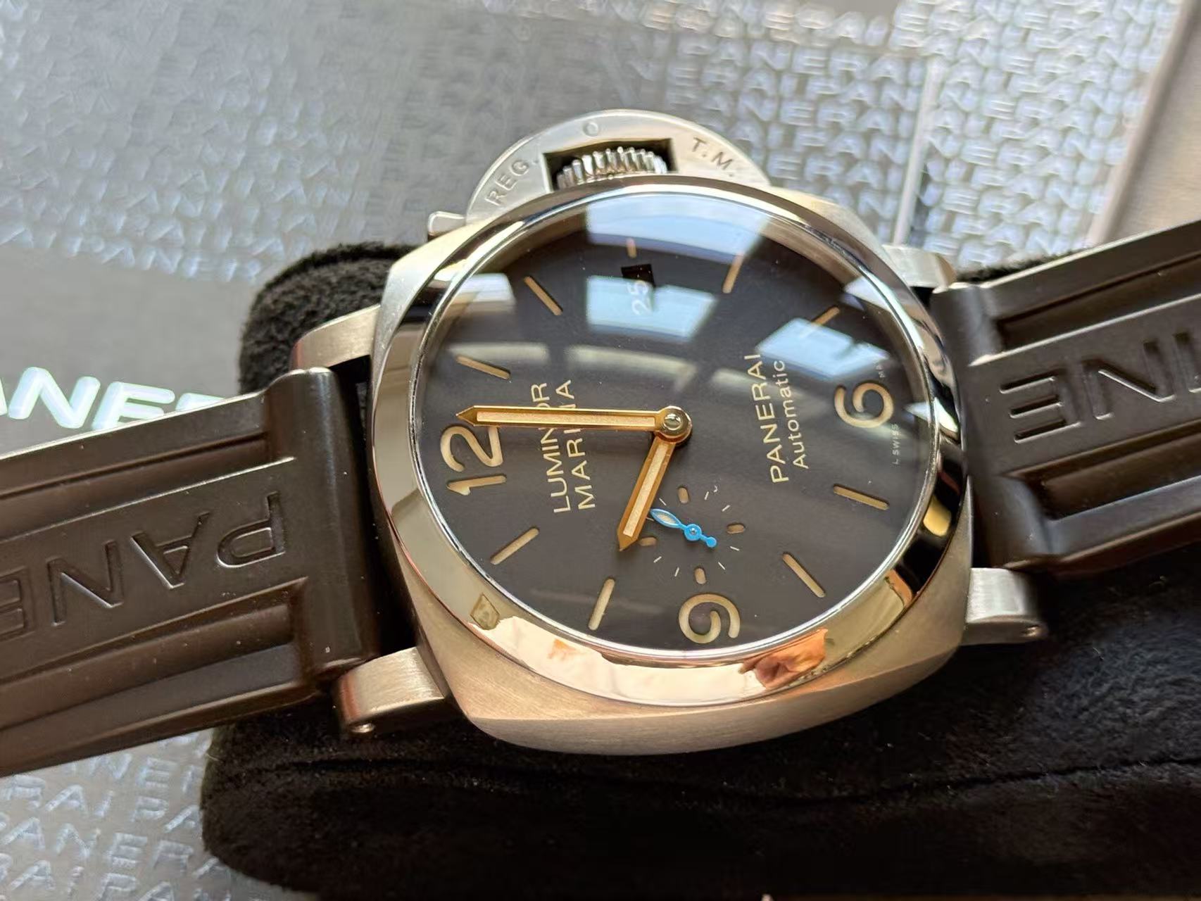 Panerai PAM01351 detail 4