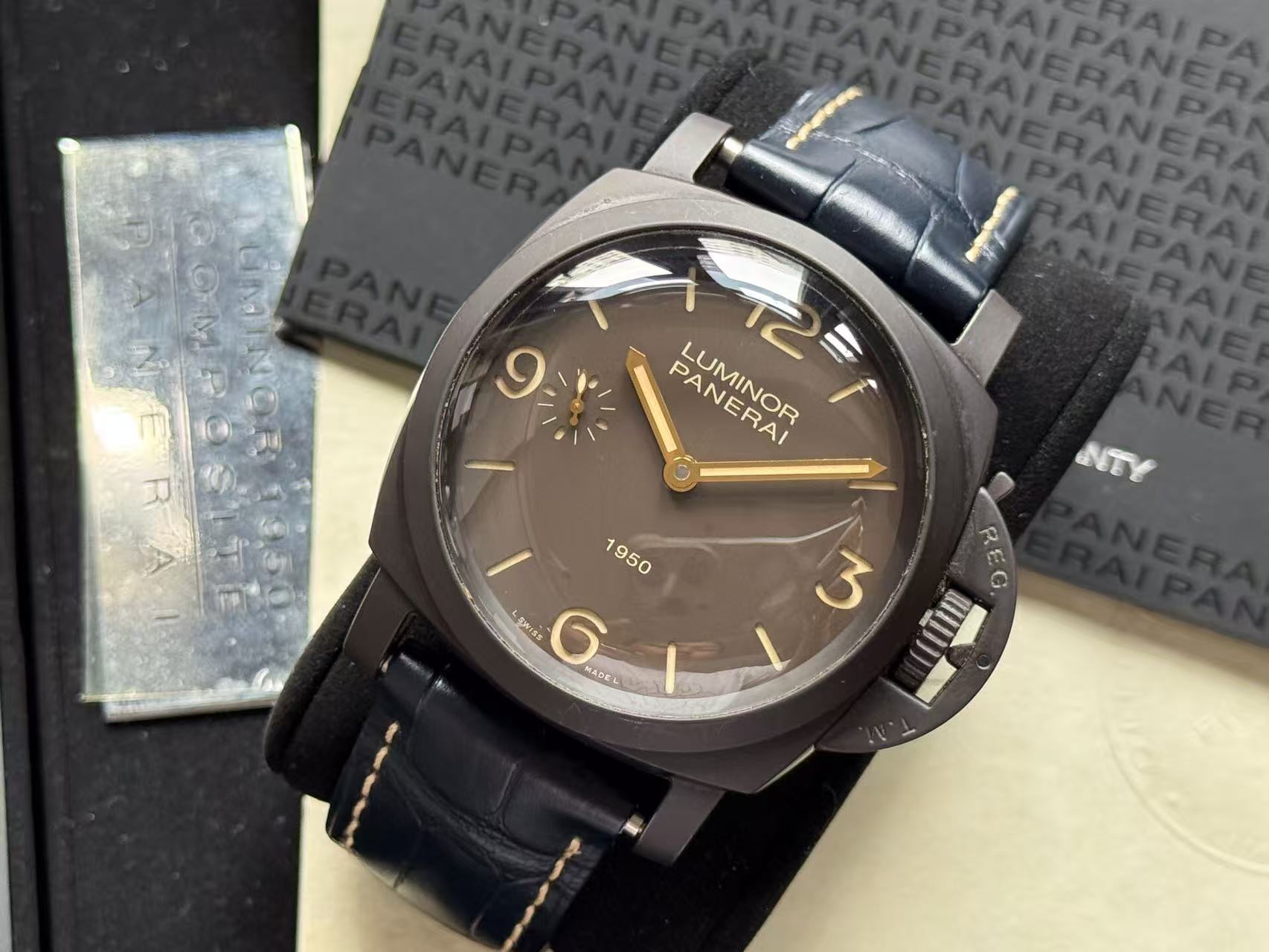 Panerai PAM00375 detail 1