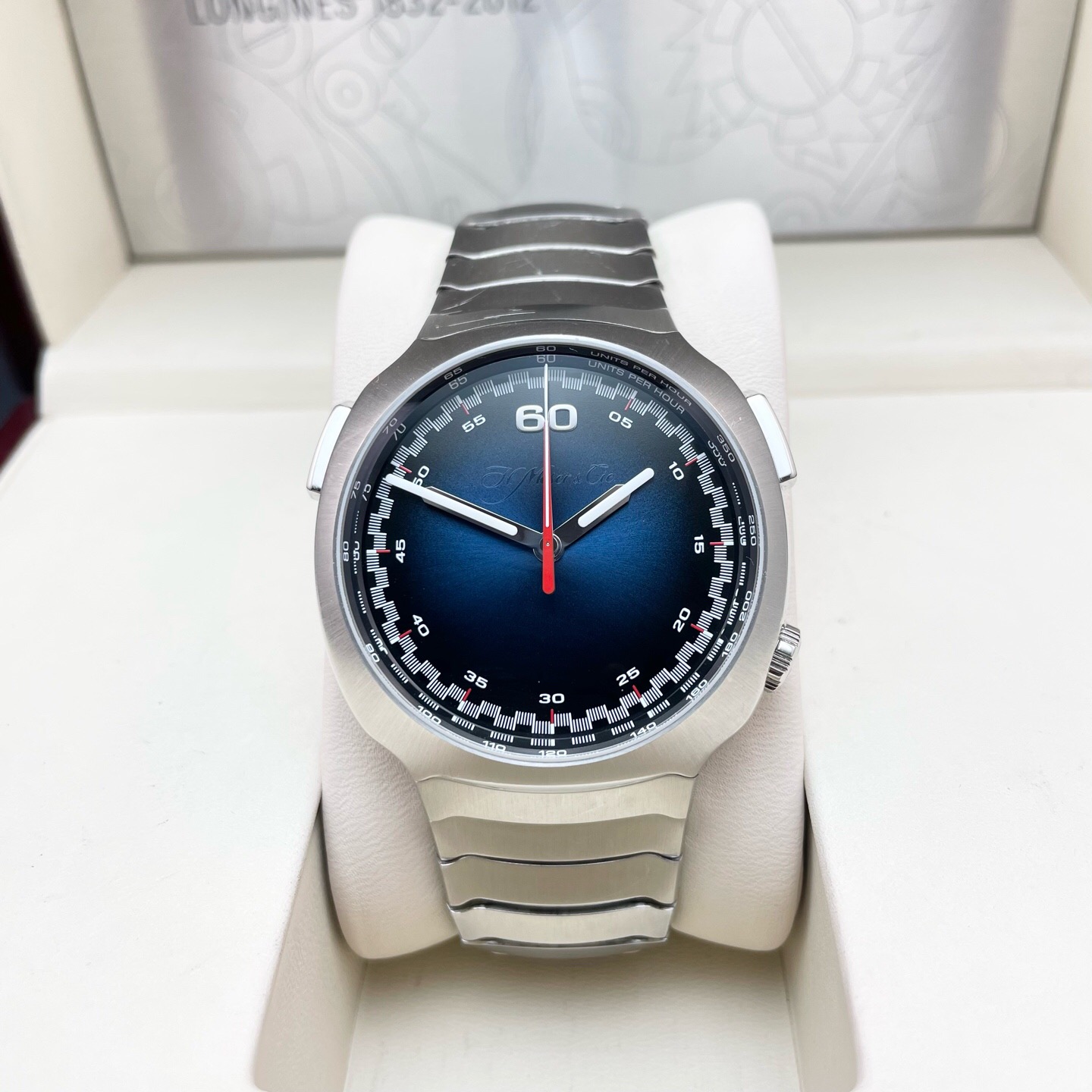 H.Moser & Cie() 6907-1200 detail 6