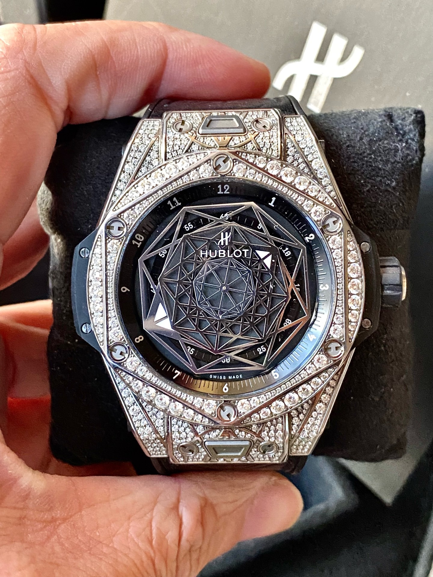 Hublot 415.NX.1112.VR.1704
