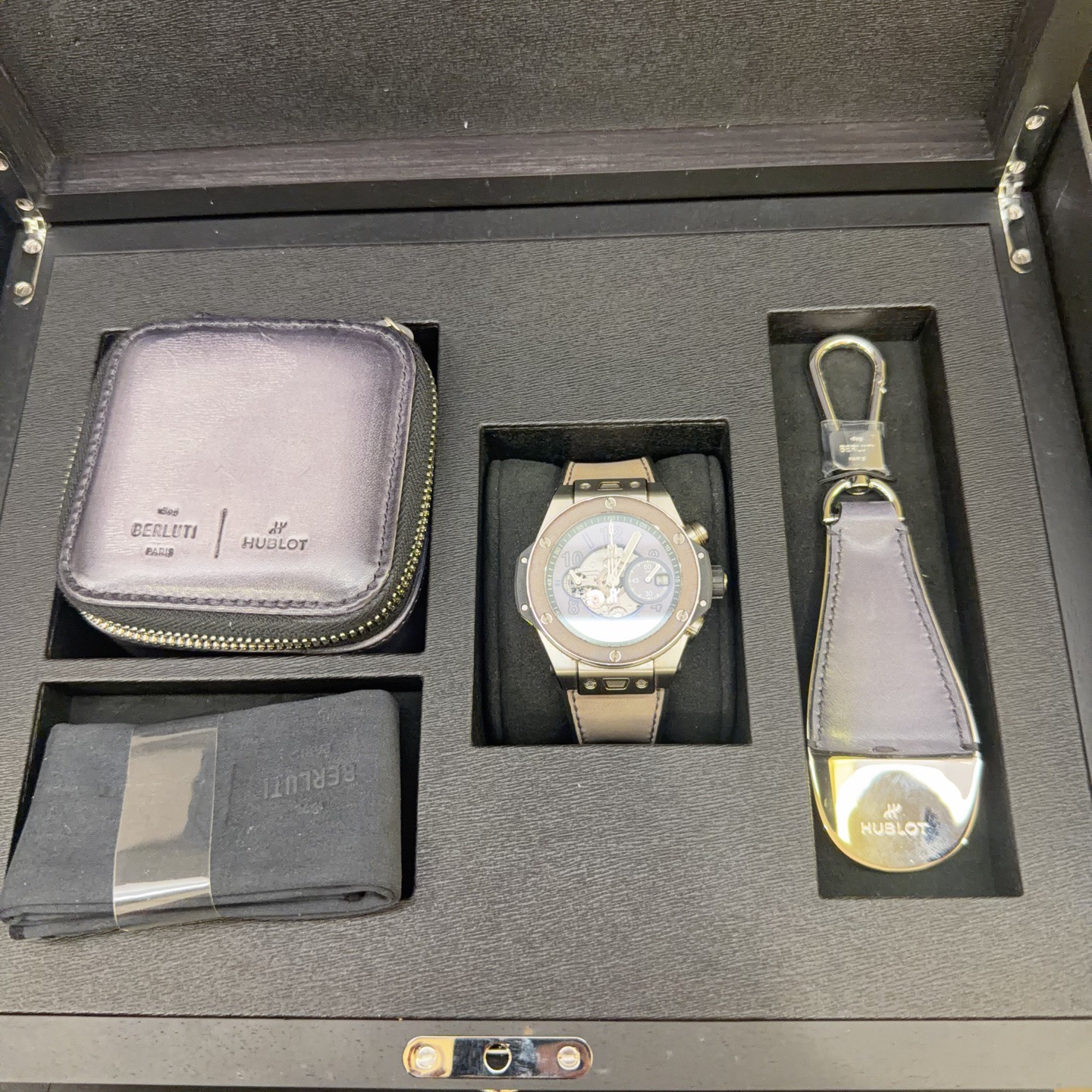 Hublot 421.NX.0500.VR.BER21 detail 7