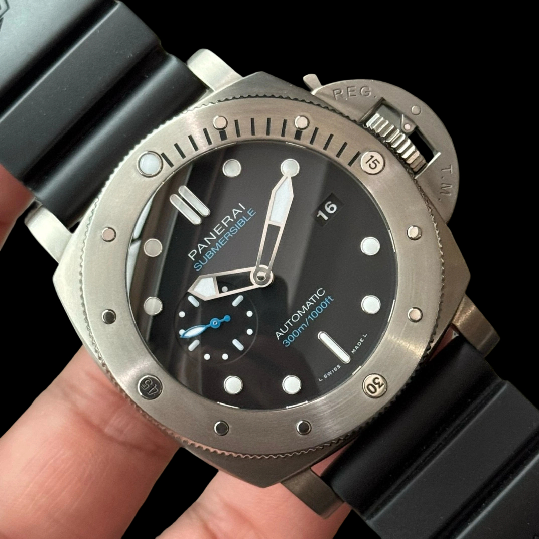 Panerai PAM02305