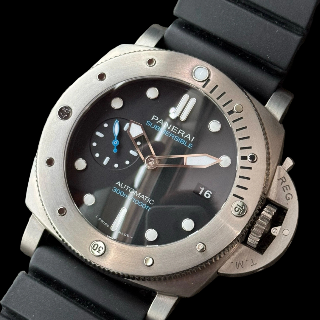 Panerai PAM02305 detail 2