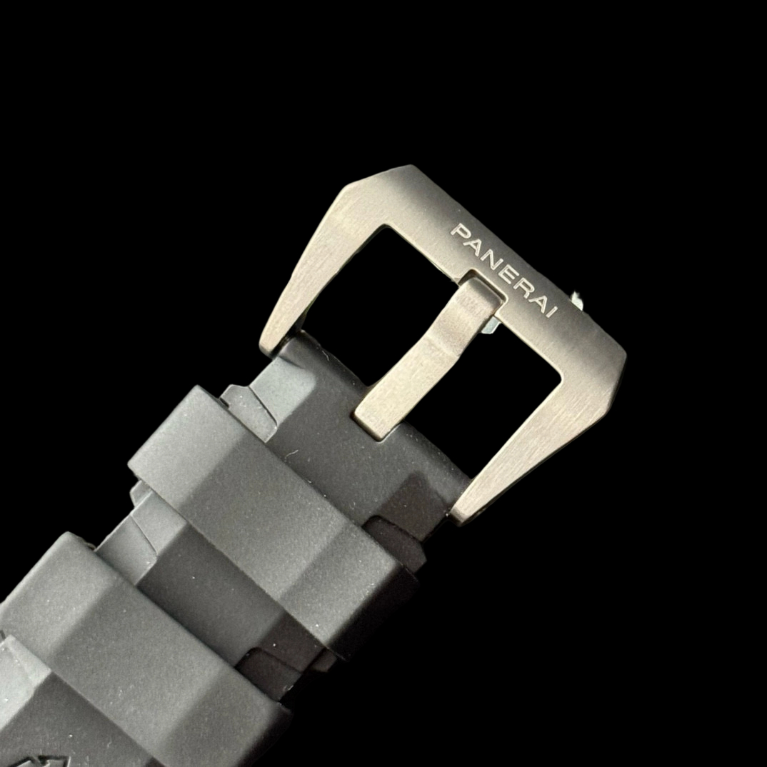 Panerai PAM02305 detail 4