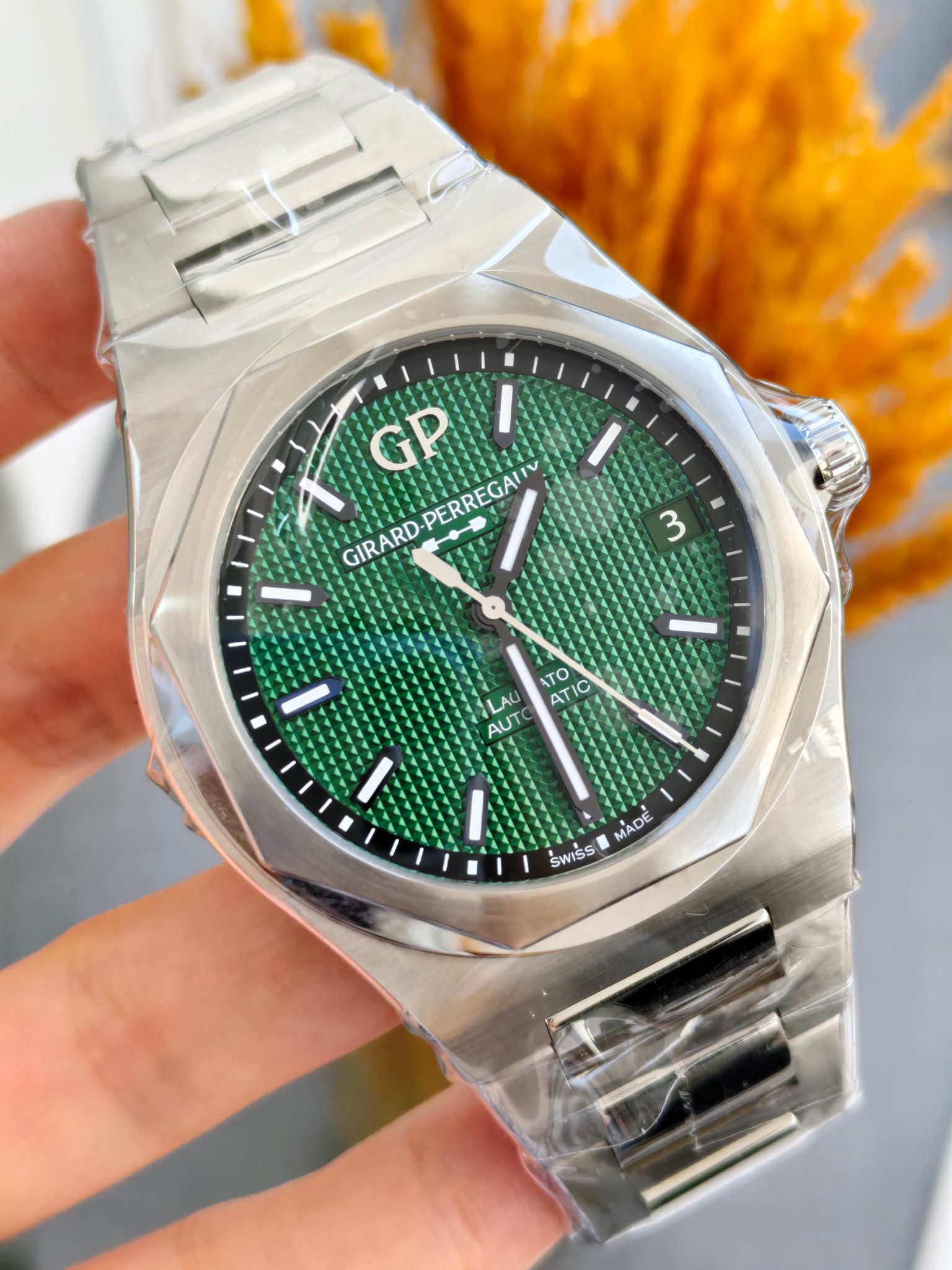 Girard Perregaux 81010-11-3153-1CM detail 2