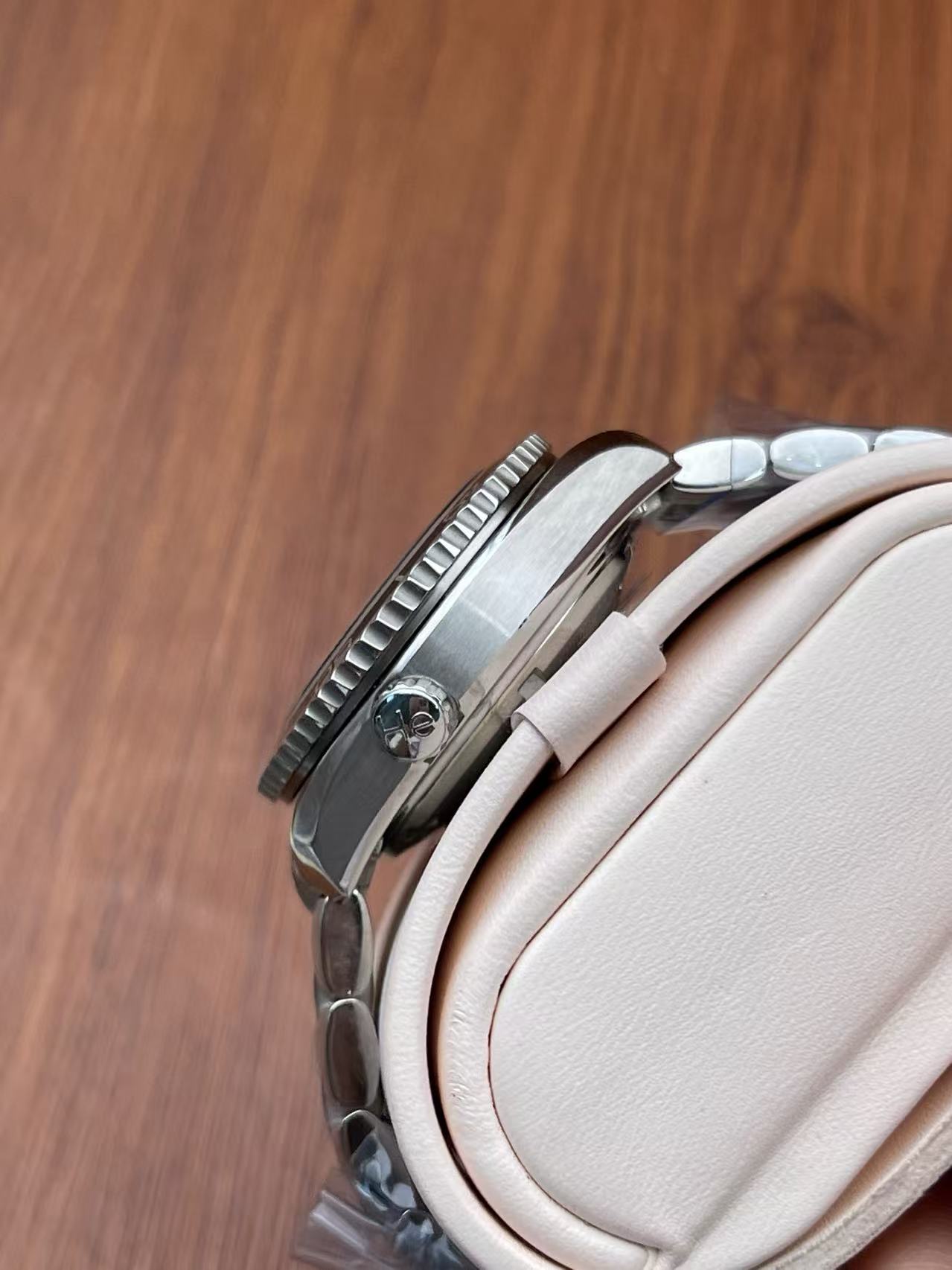 Omega 222.30.38.50.01.001 detail 7