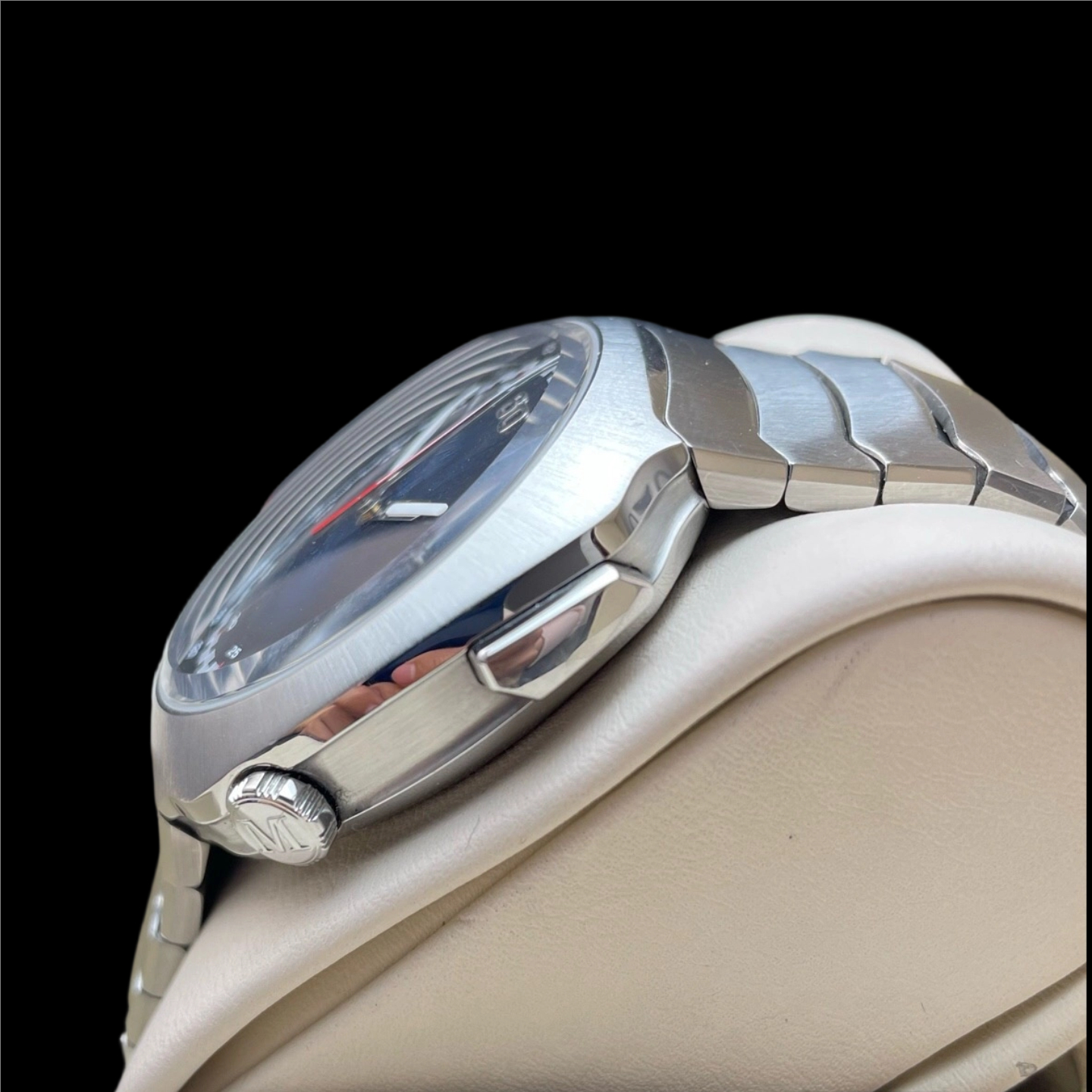 H.Moser & Cie() 6907-1200 detail 3