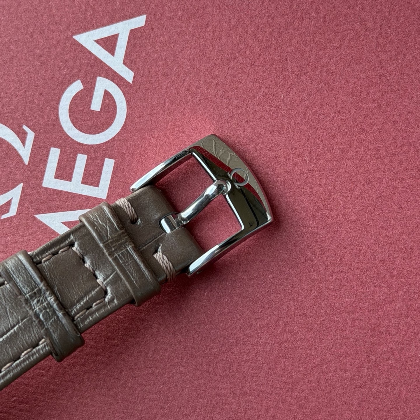 Omega 434.23.34.20.52.003 detail 6