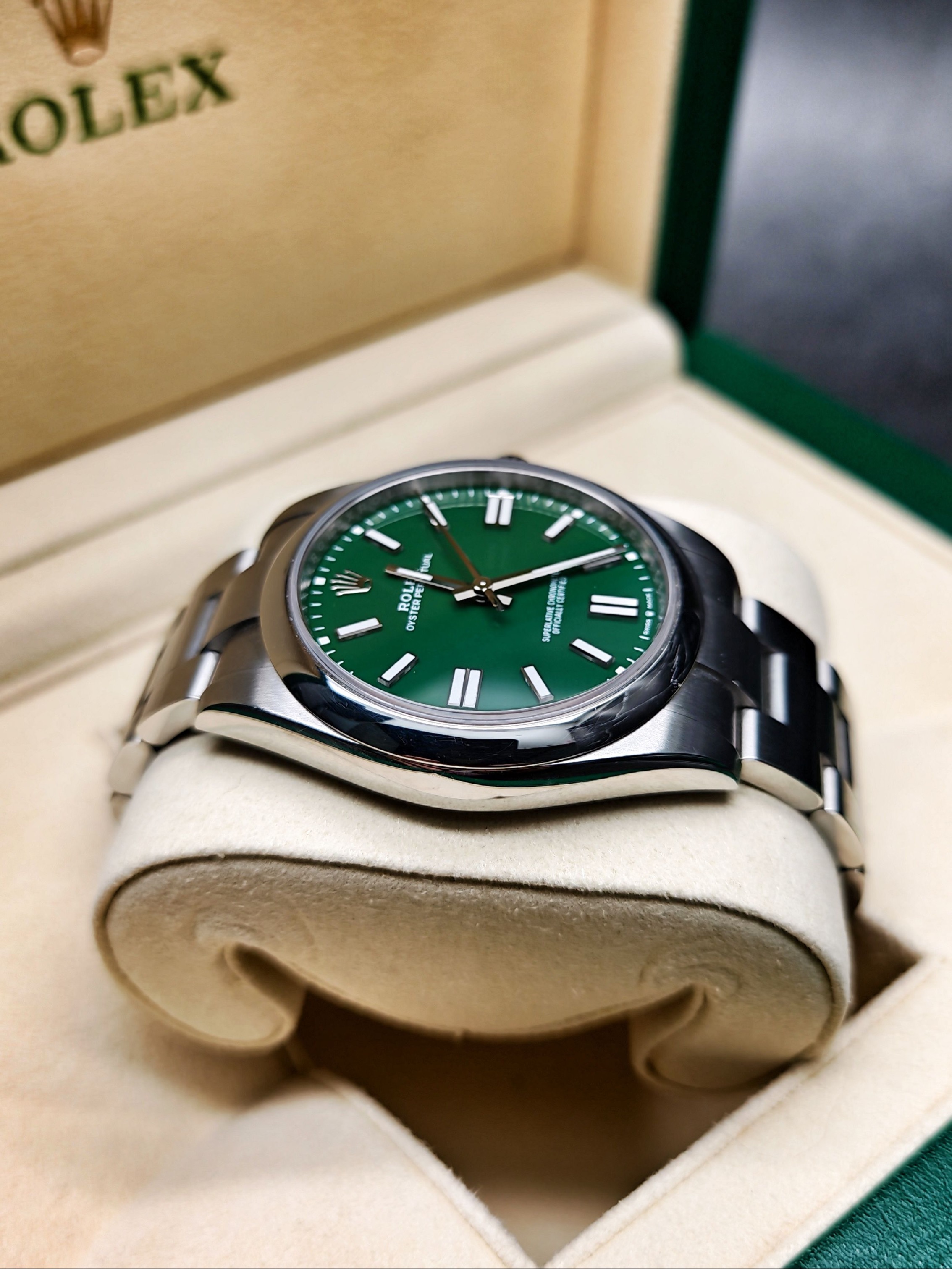 Rolex 124300-0005 detail 4