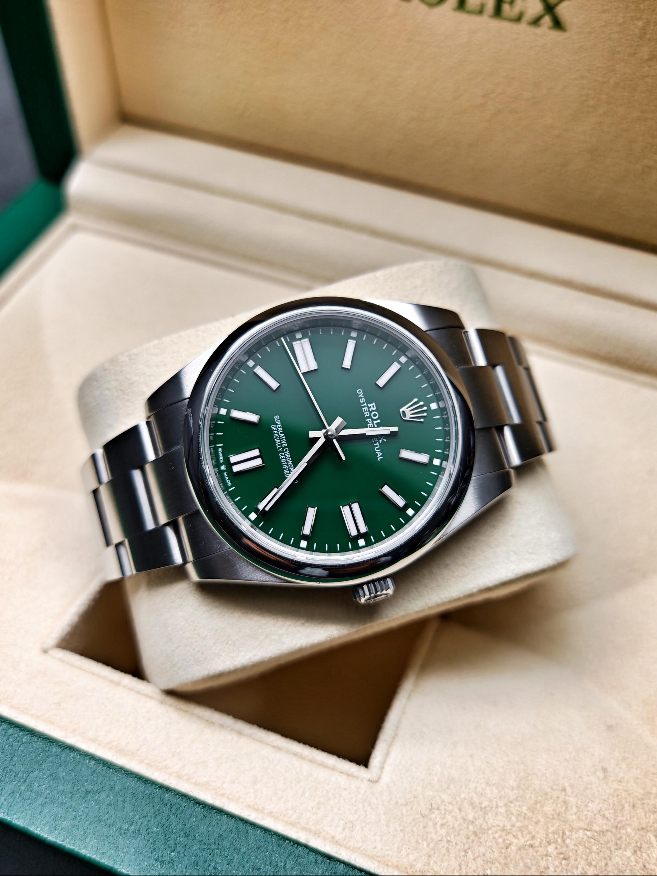 Rolex 124300-0005 detail 3