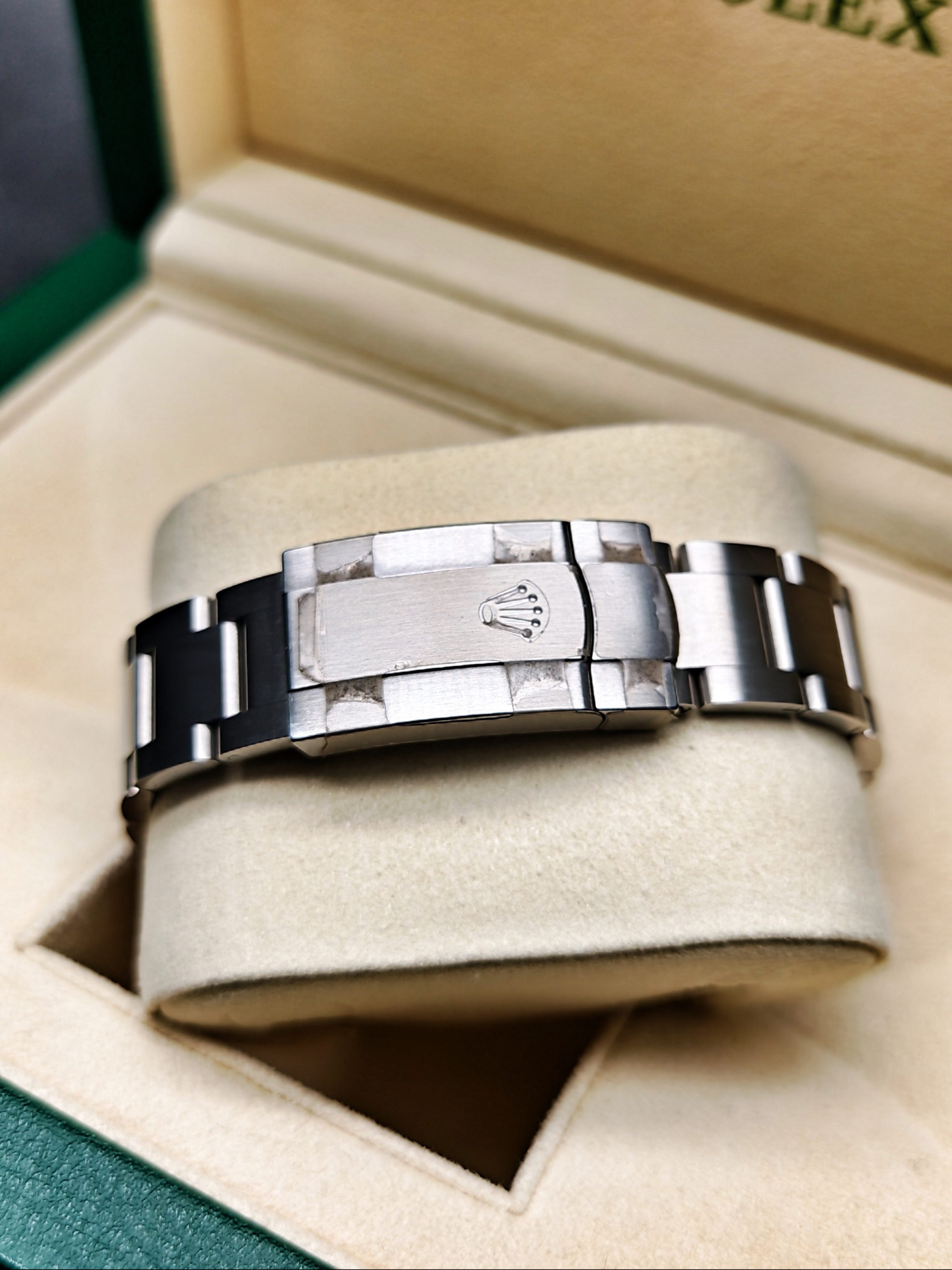Rolex 124300-0005 detail 6