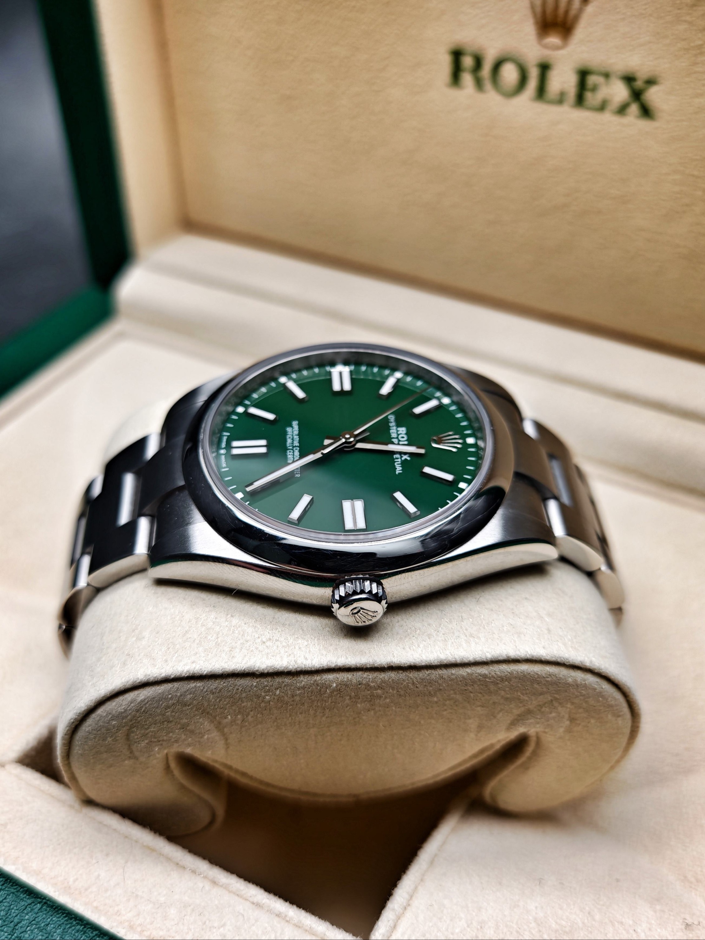 Rolex 124300-0005 detail 2