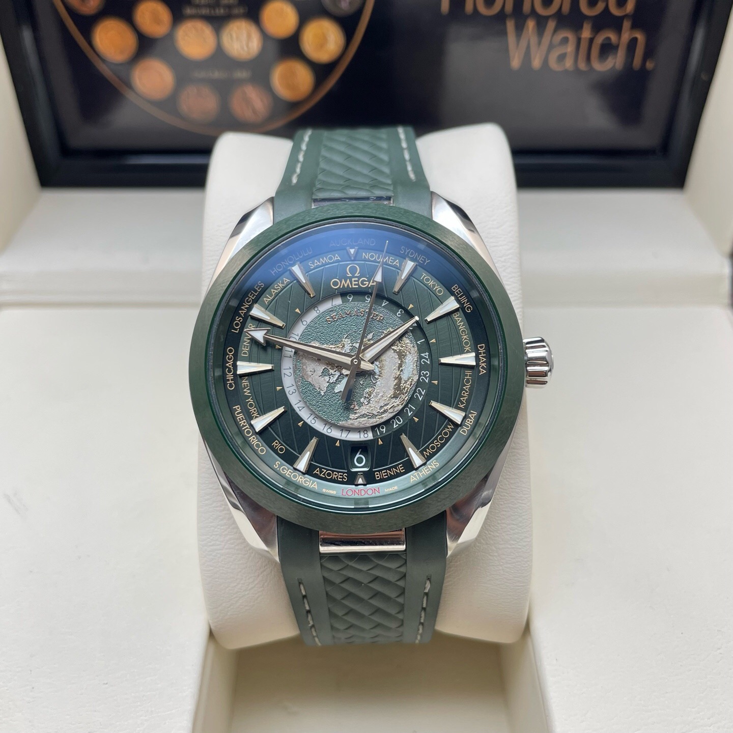 Omega 220.32.43.22.10.001 detail 6