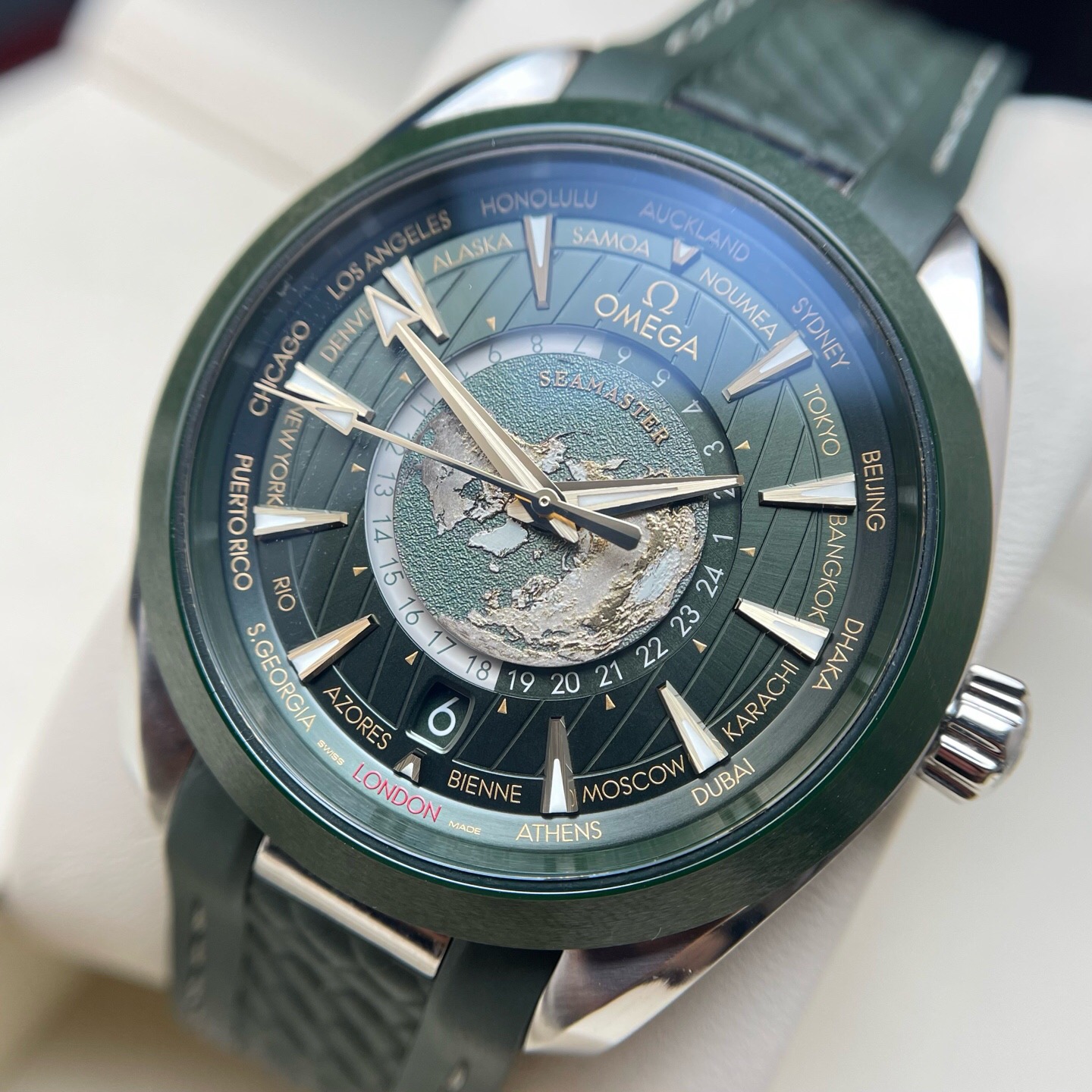Omega 220.32.43.22.10.001 detail 7
