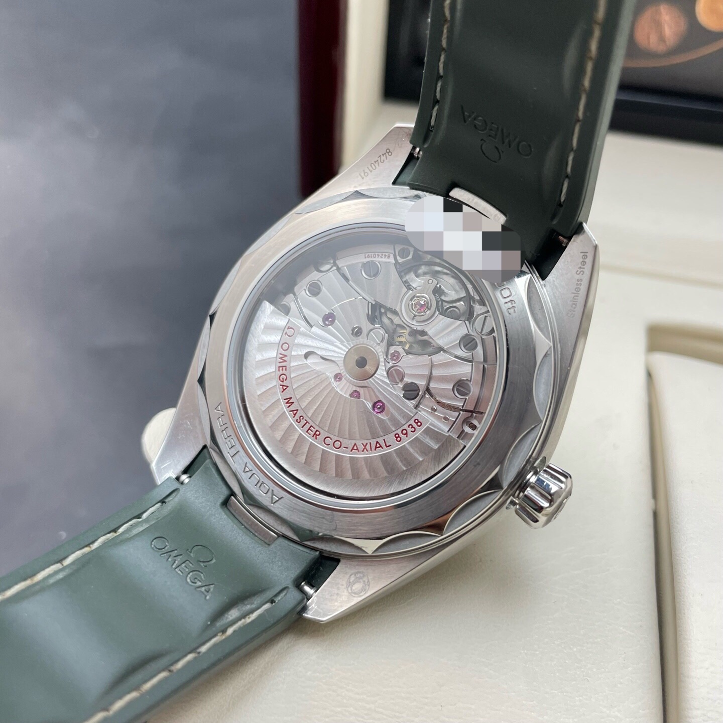 Omega 220.32.43.22.10.001 detail 8