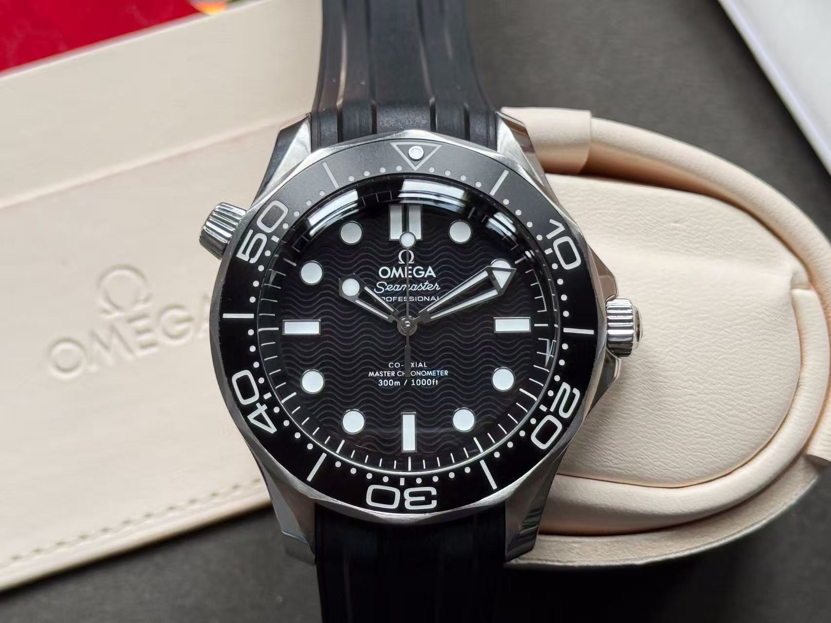 Omega 210.32.42.20.01.003 detail 2