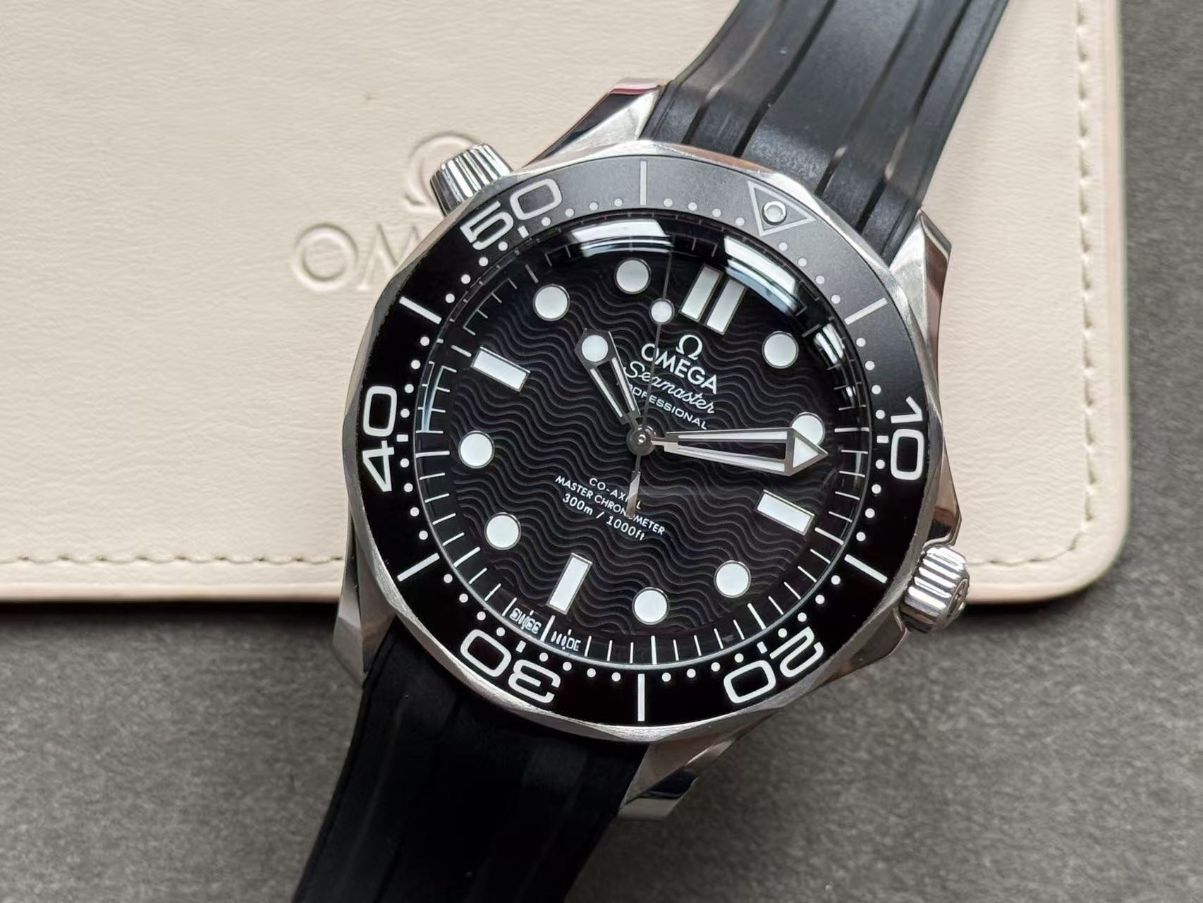 Omega 210.32.42.20.01.003 detail 3