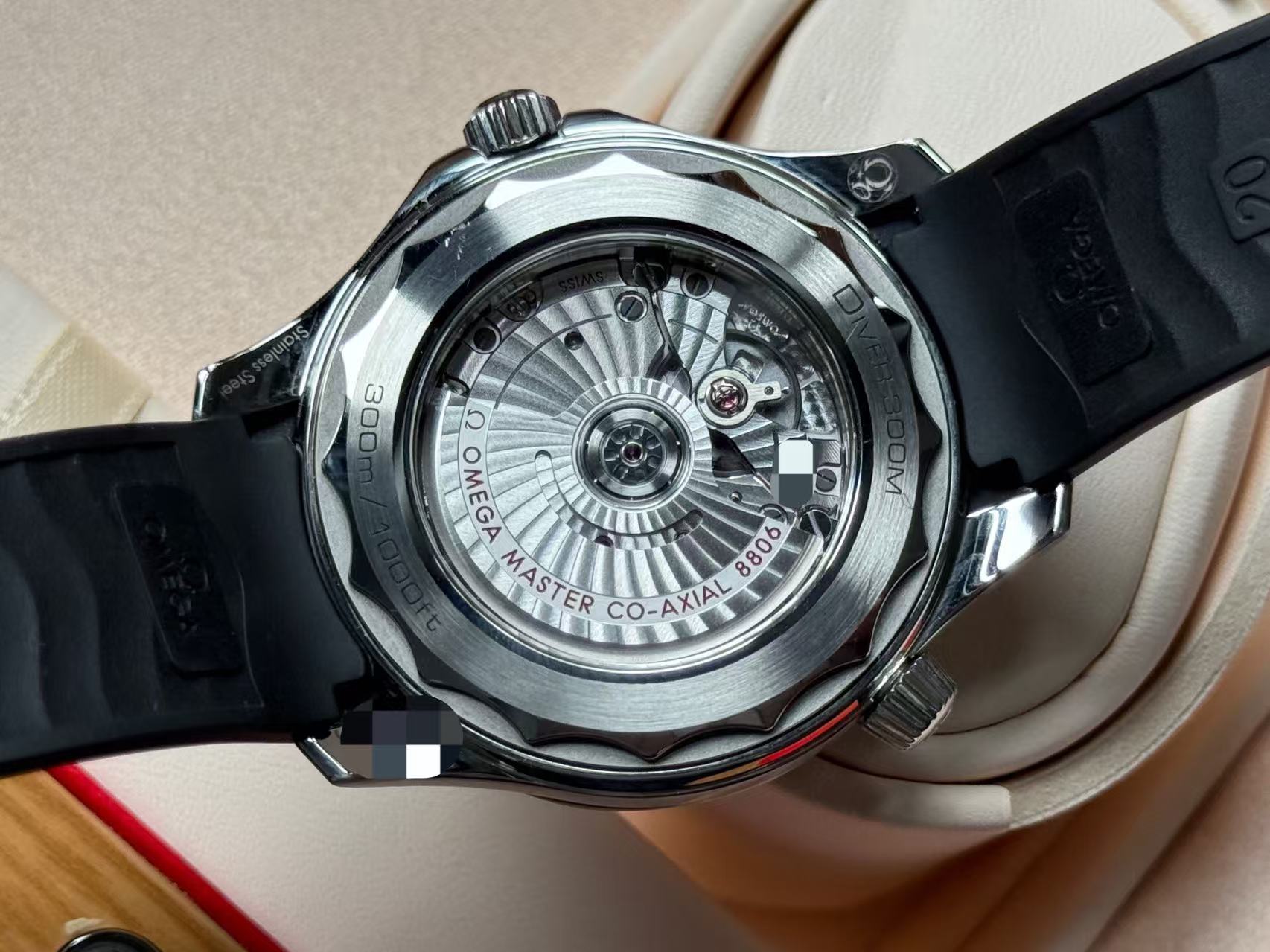 Omega 210.32.42.20.01.003 detail 5