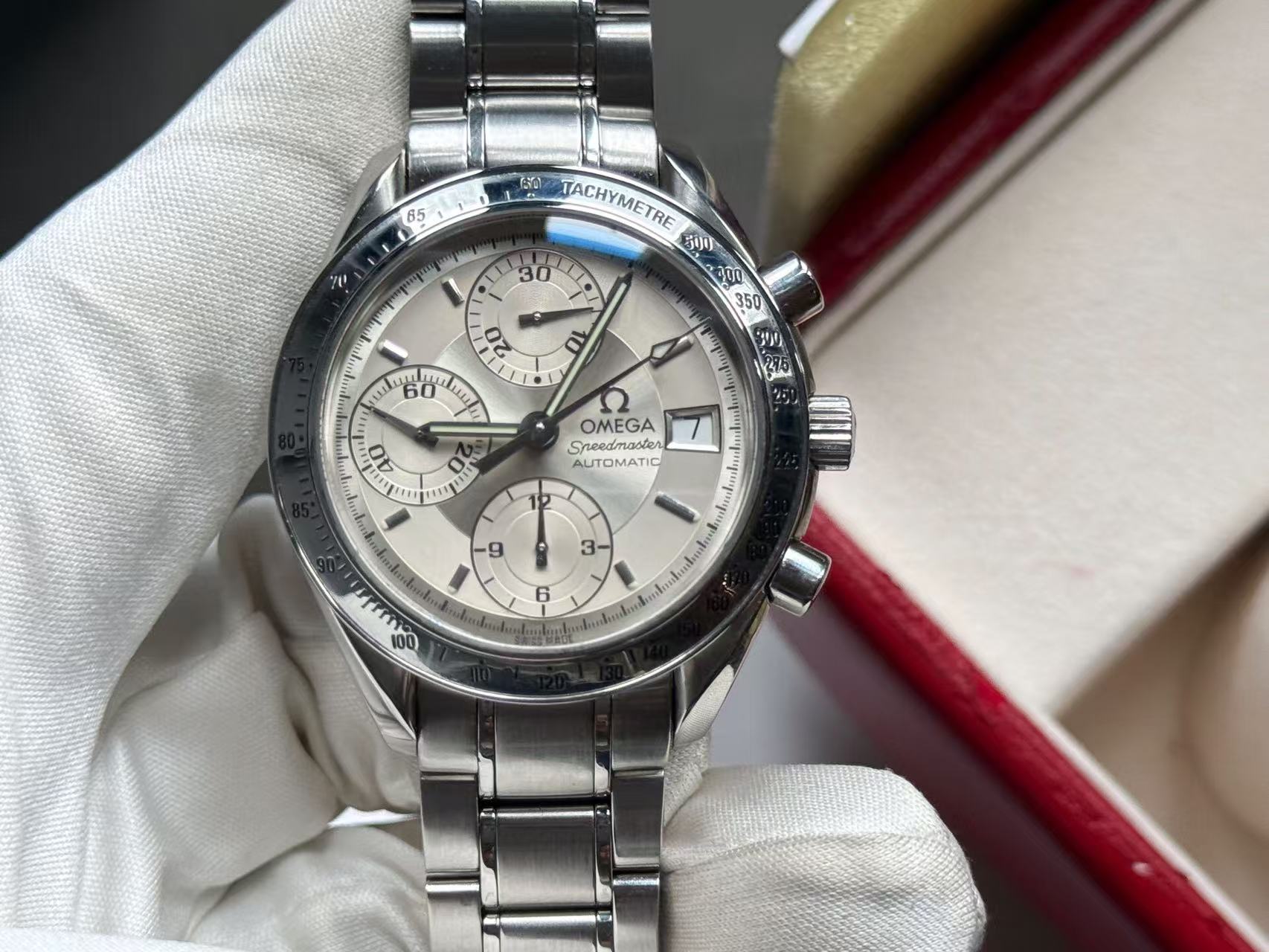 Omega 3513.30.00 detail 1