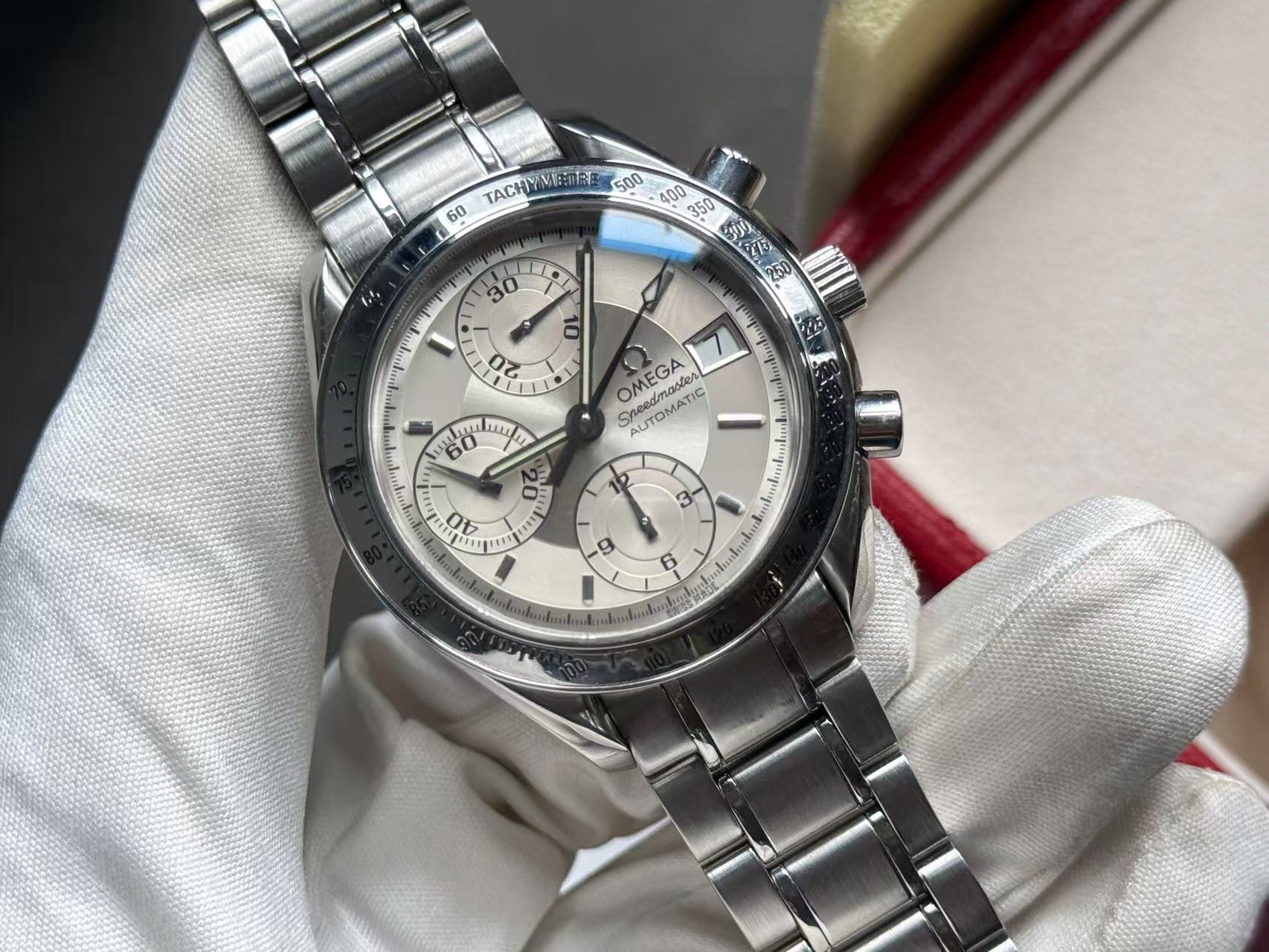 Omega 3513.30.00 detail 3
