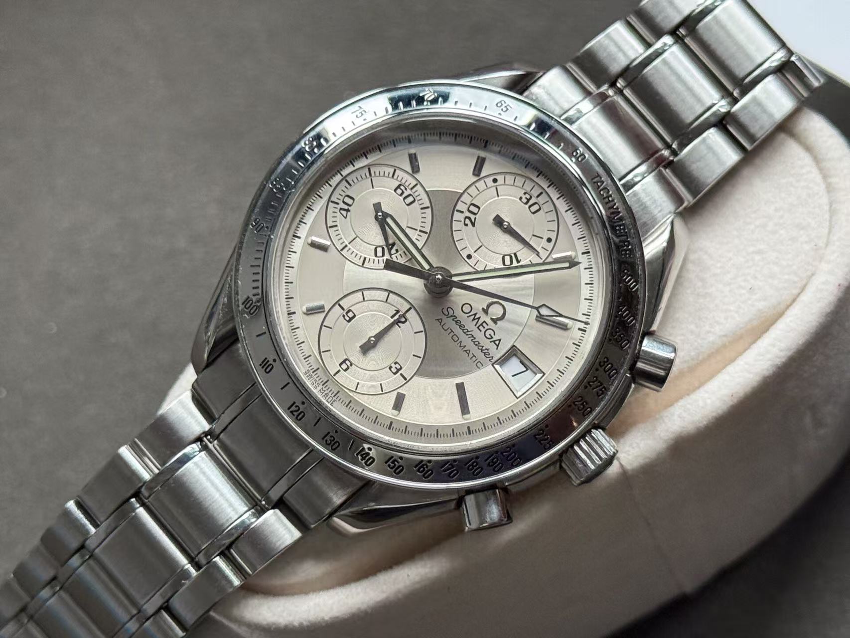 Omega 3513.30.00 detail 4