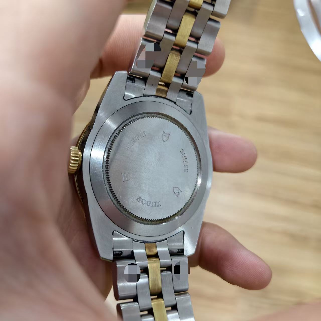 Tudor 57003 detail 3