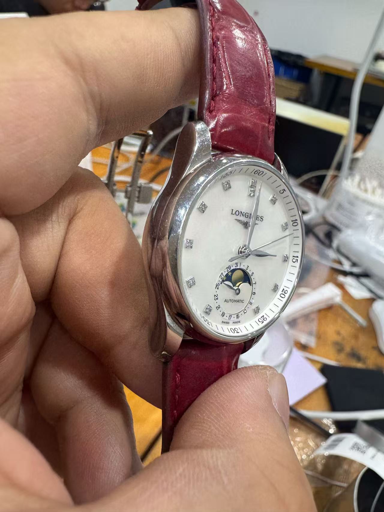 Longines L2.409.4.87.2 detail 1