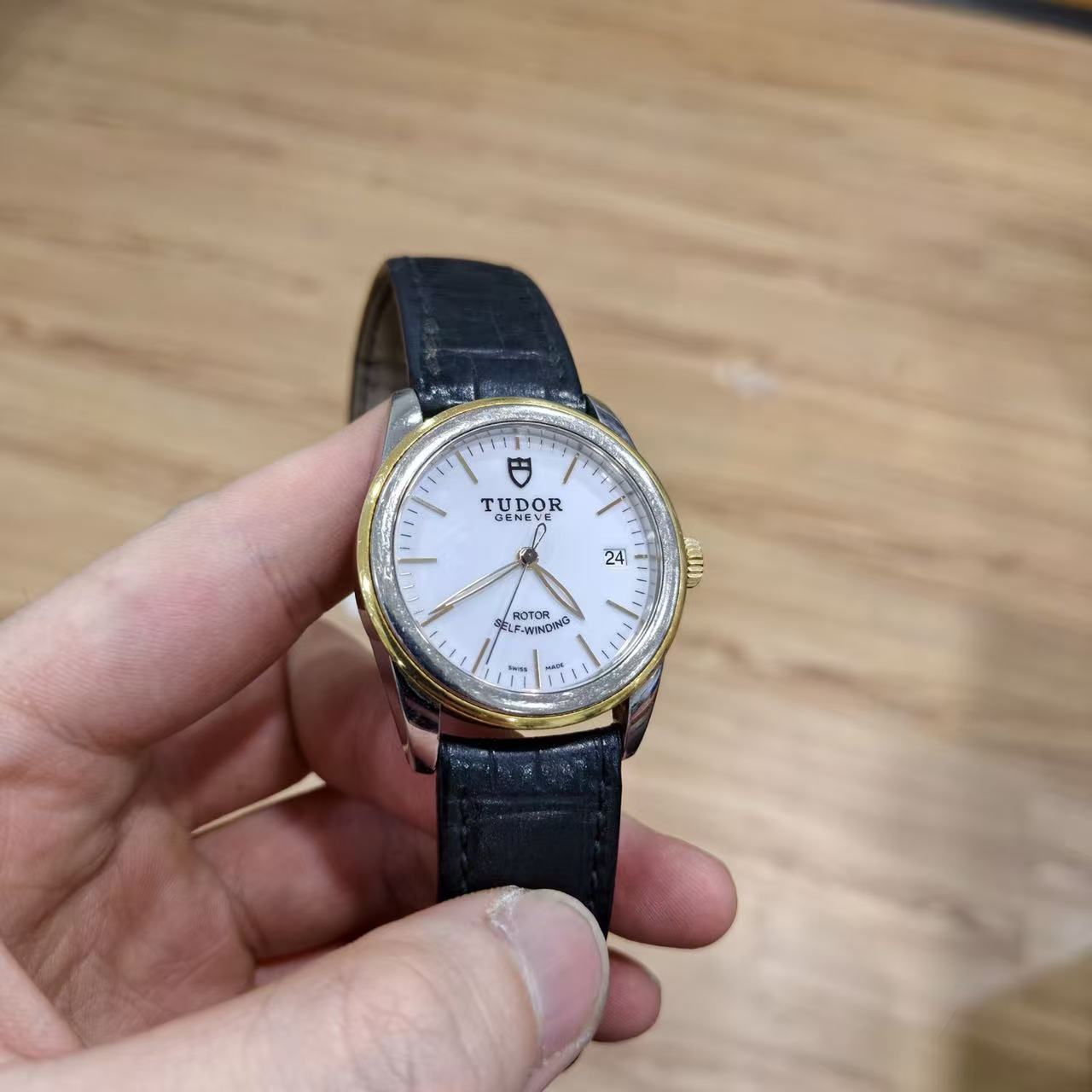 Tudor m55003-0086 detail 1