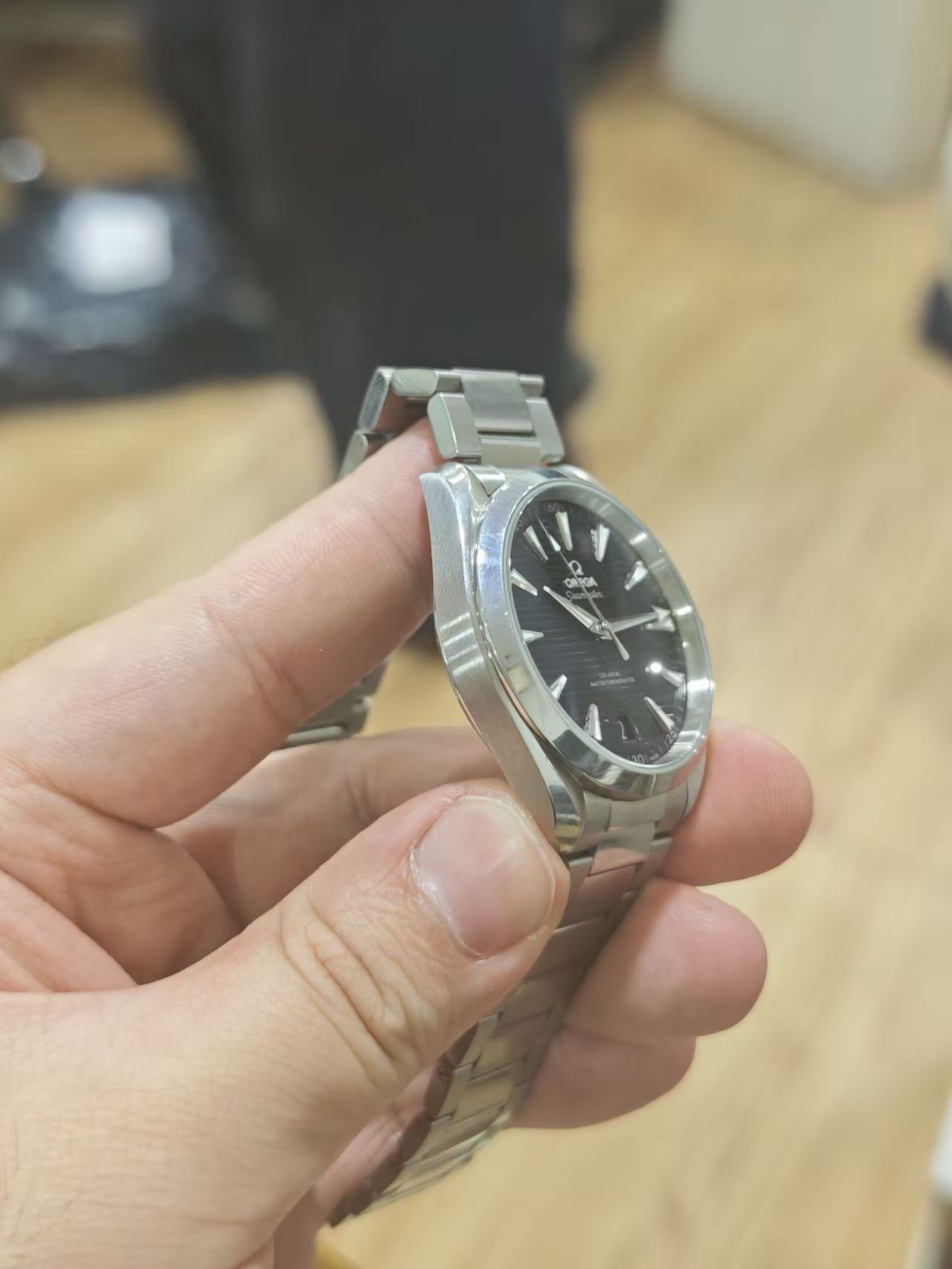 Omega 220.10.41.21.01.001 detail 2