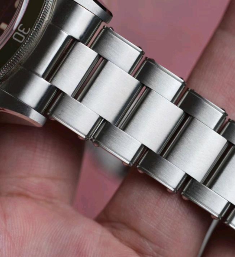 Tudor 79230G detail 2