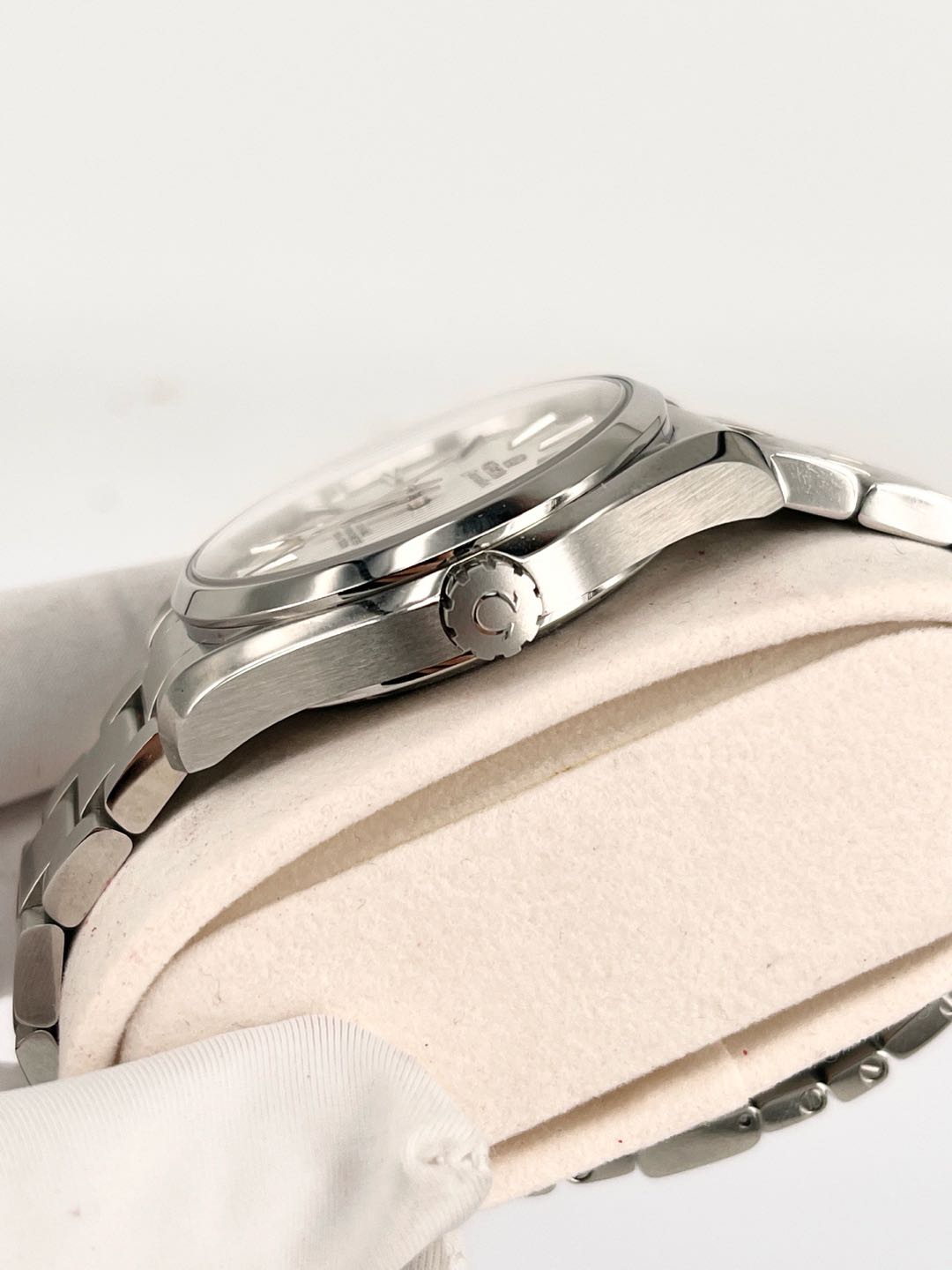 Omega 231.10.42.21.02.001 detail 3