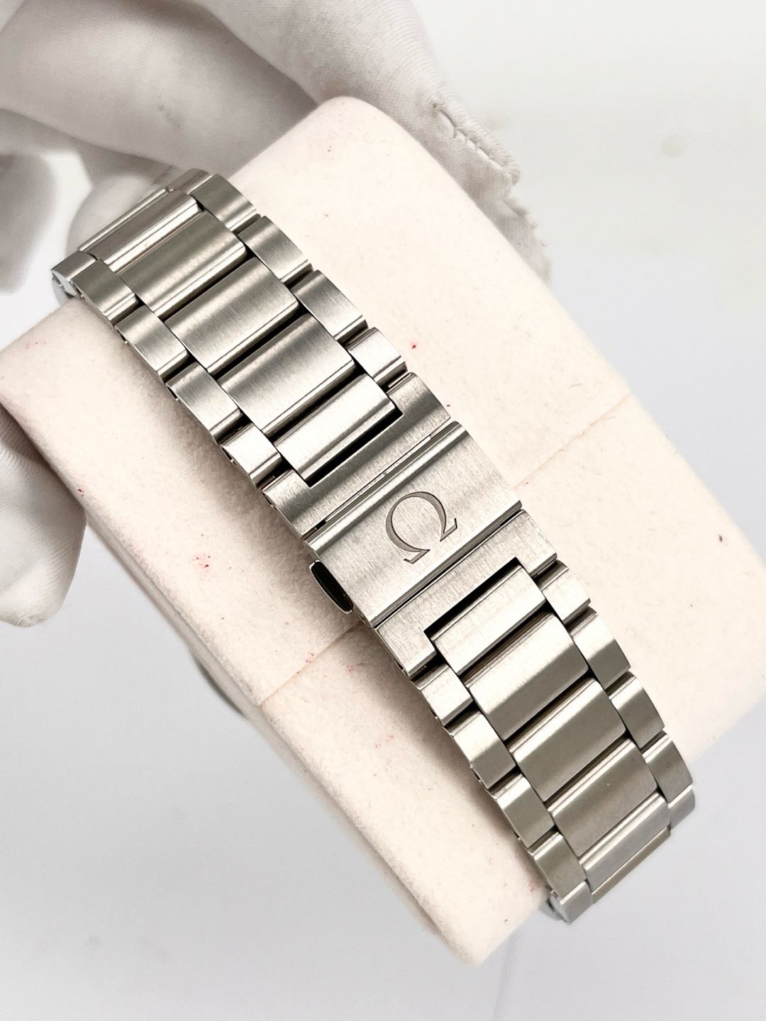 Omega 231.10.42.21.02.001 detail 5