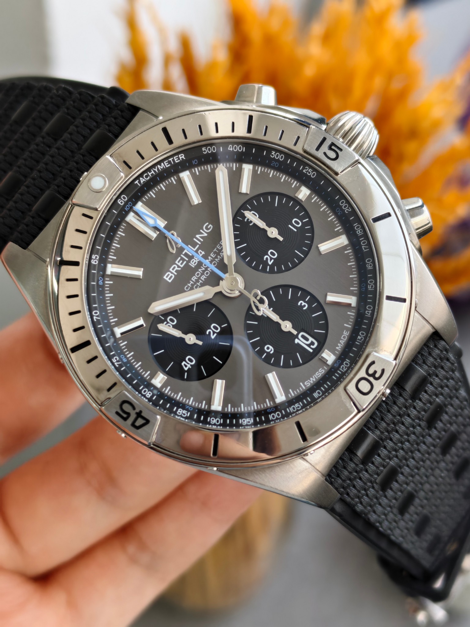 Breitling EB0134101M1S1 detail 3