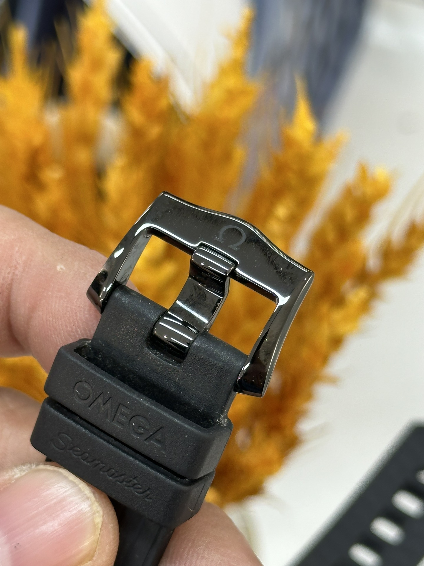 Omega 210.92.44.20.01.003 detail 1
