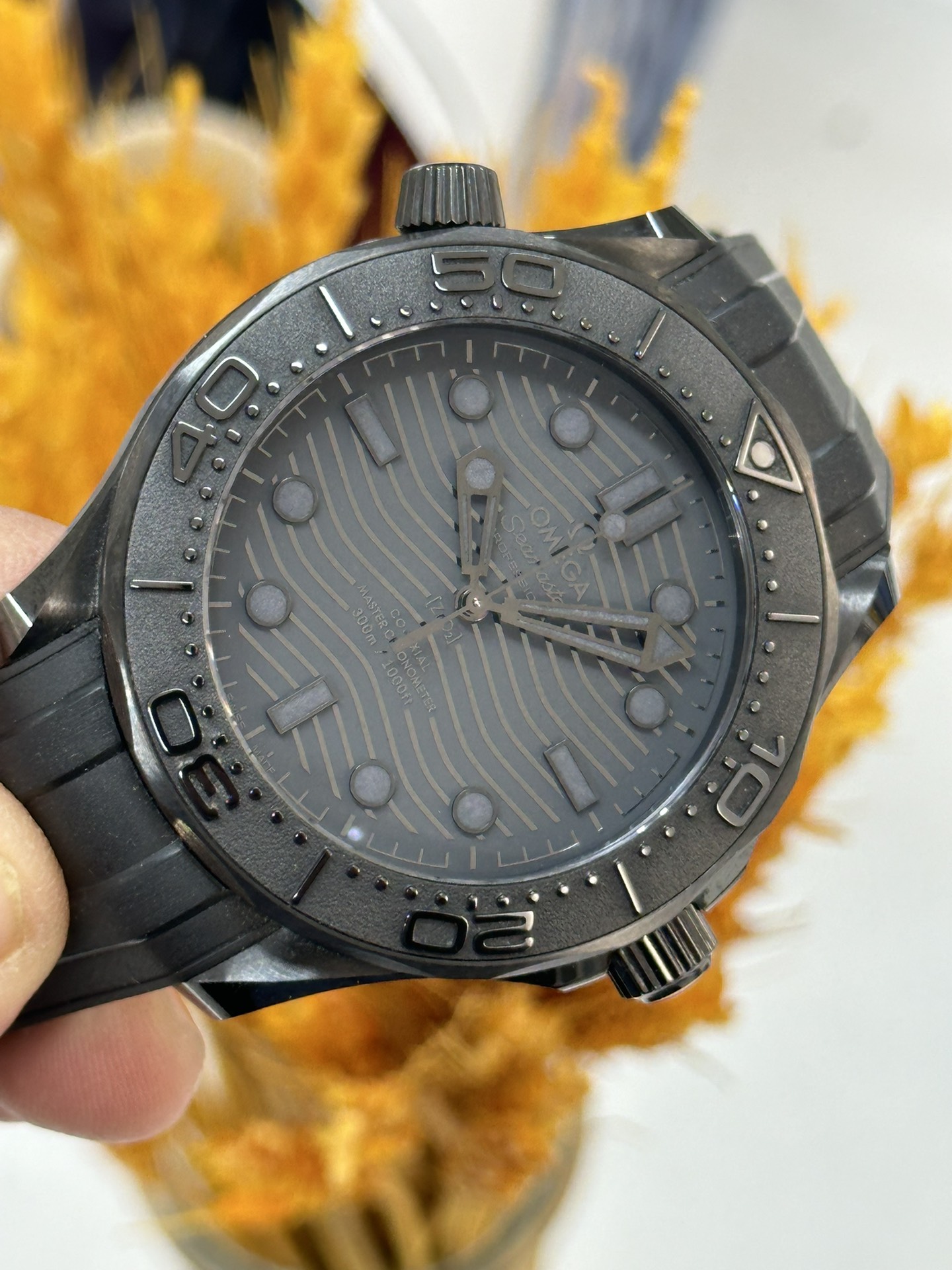 Omega 210.92.44.20.01.003 detail 2