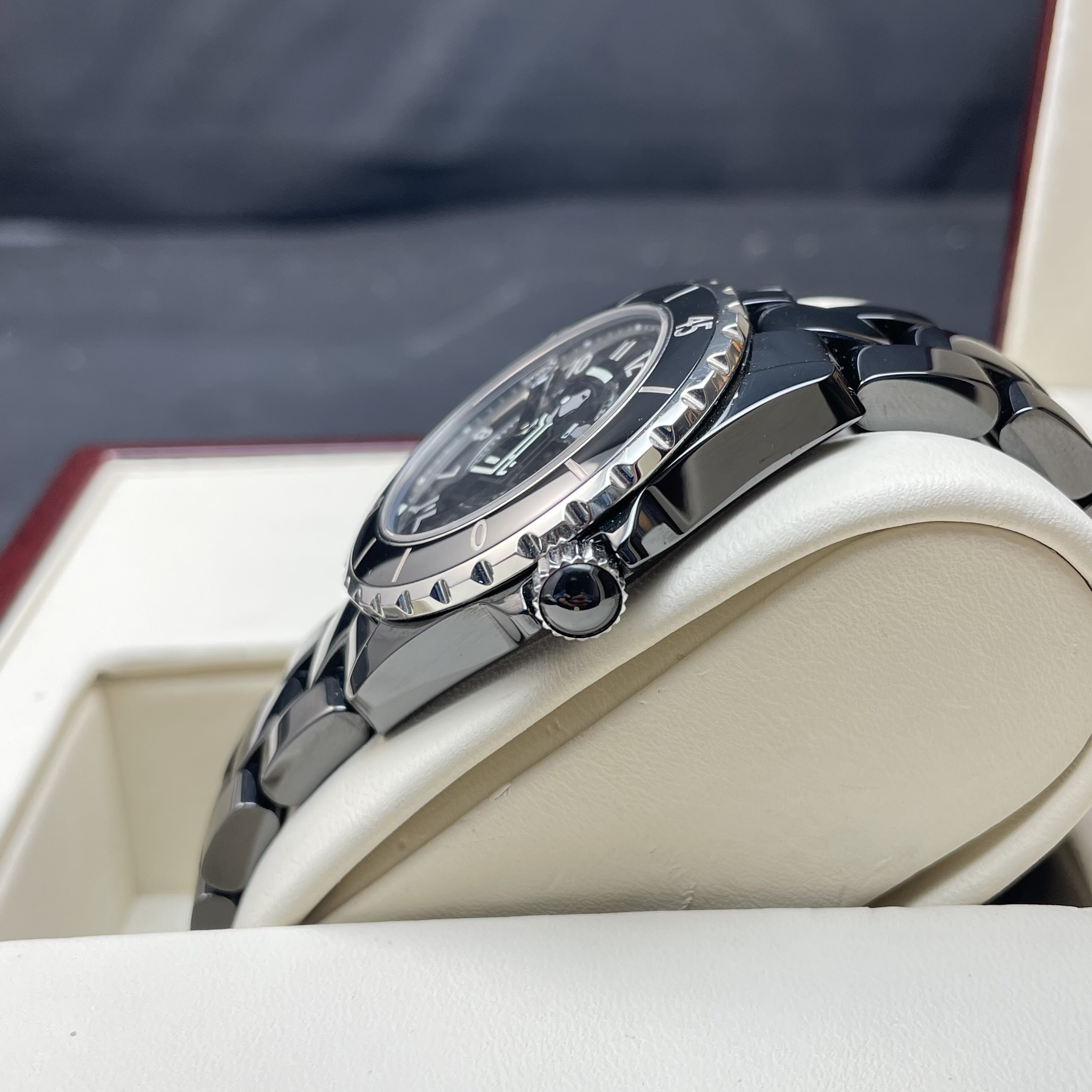 Chanel H5242 detail 4