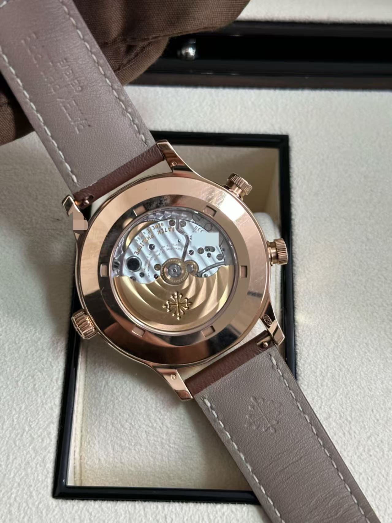 Patek Philippe 5524R-001 detail 3