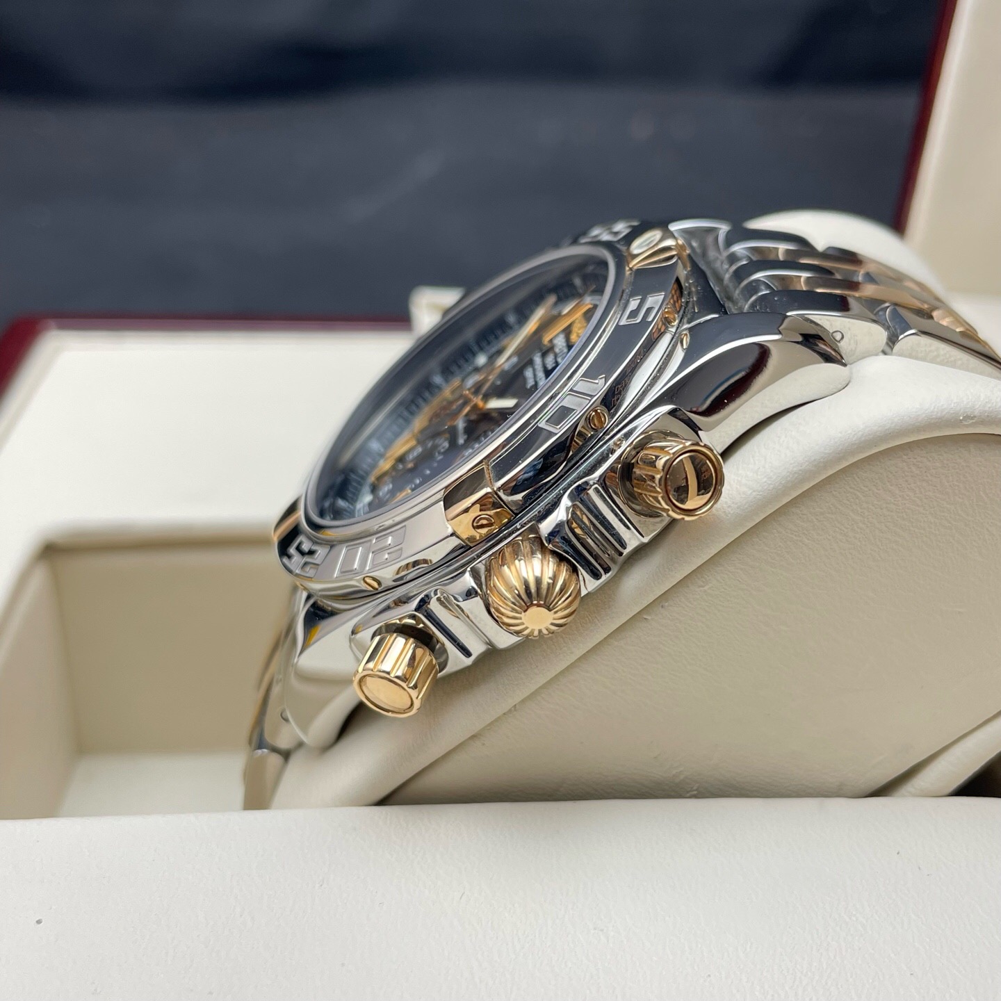 Breitling IB0110 detail 2
