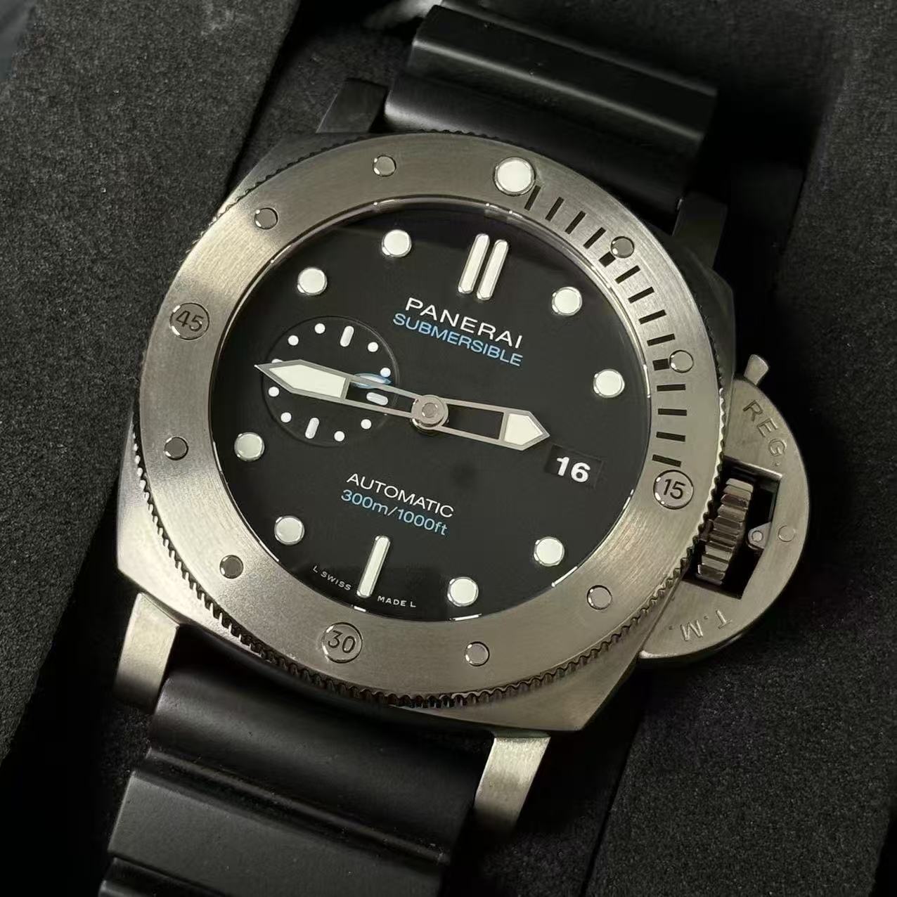 Panerai PAM01305 detail 2