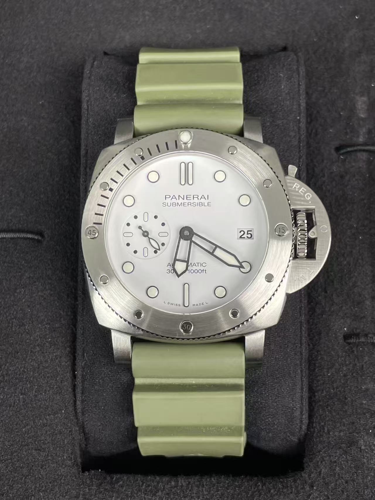 Panerai PAM01223 detail 1