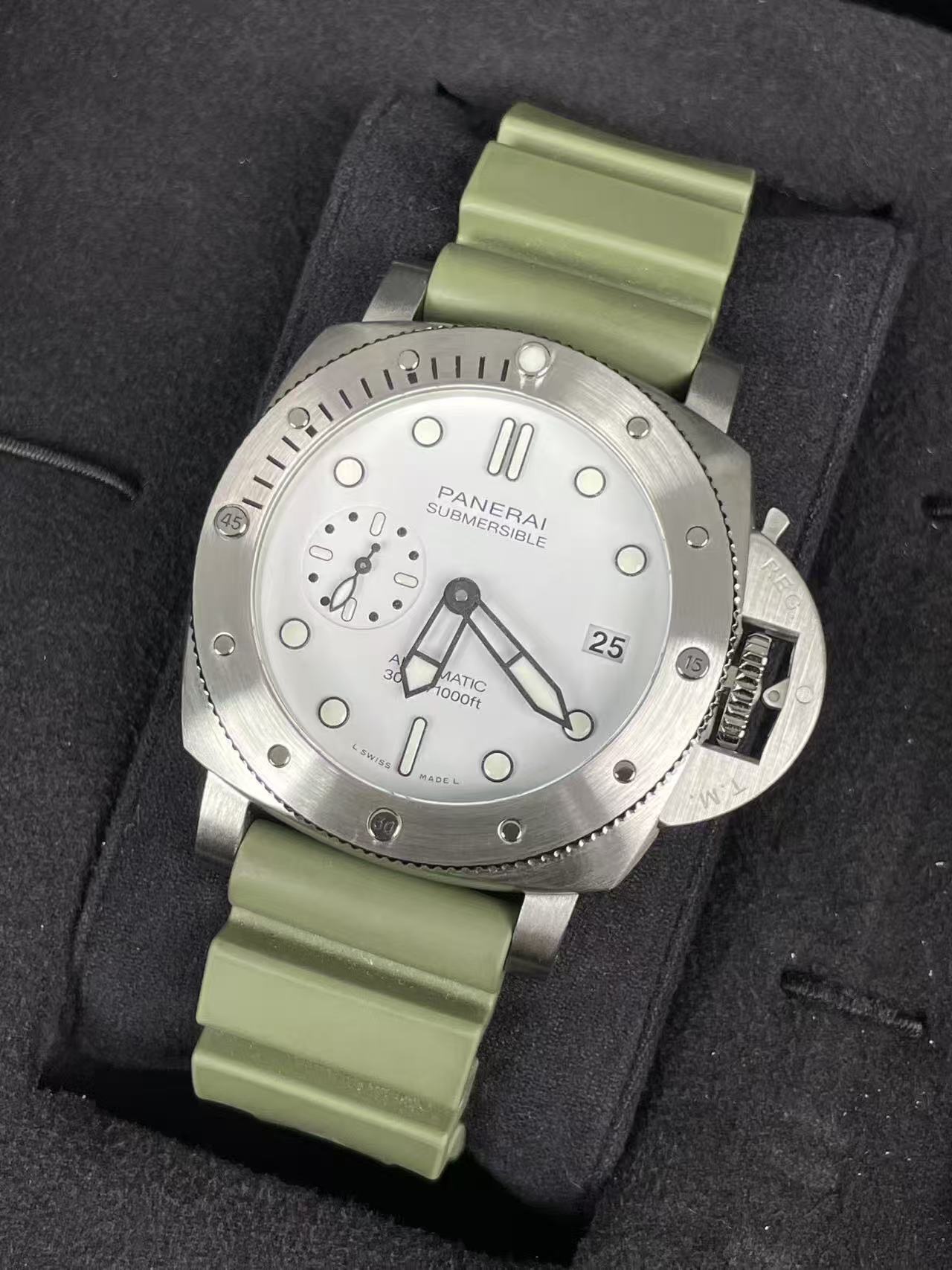 Panerai PAM01223 detail 2