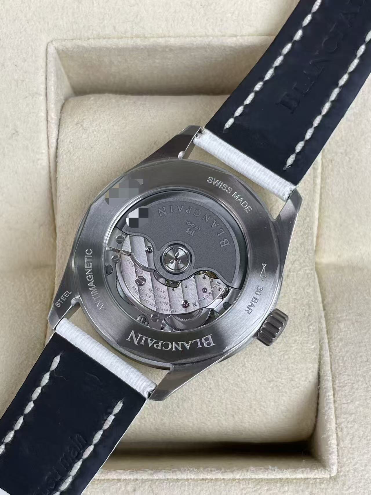 Blancpain 5100 1127 NAWA detail 8