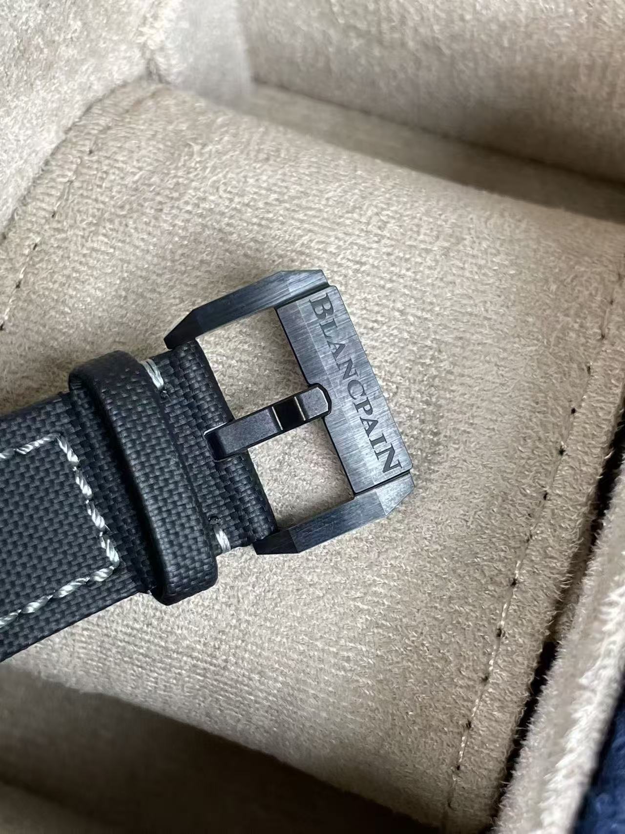 Blancpain 5200 0130 B52A detail 5