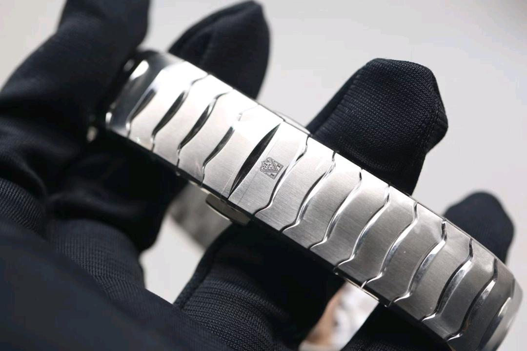 H.Moser & Cie() 6200-1207 detail 8