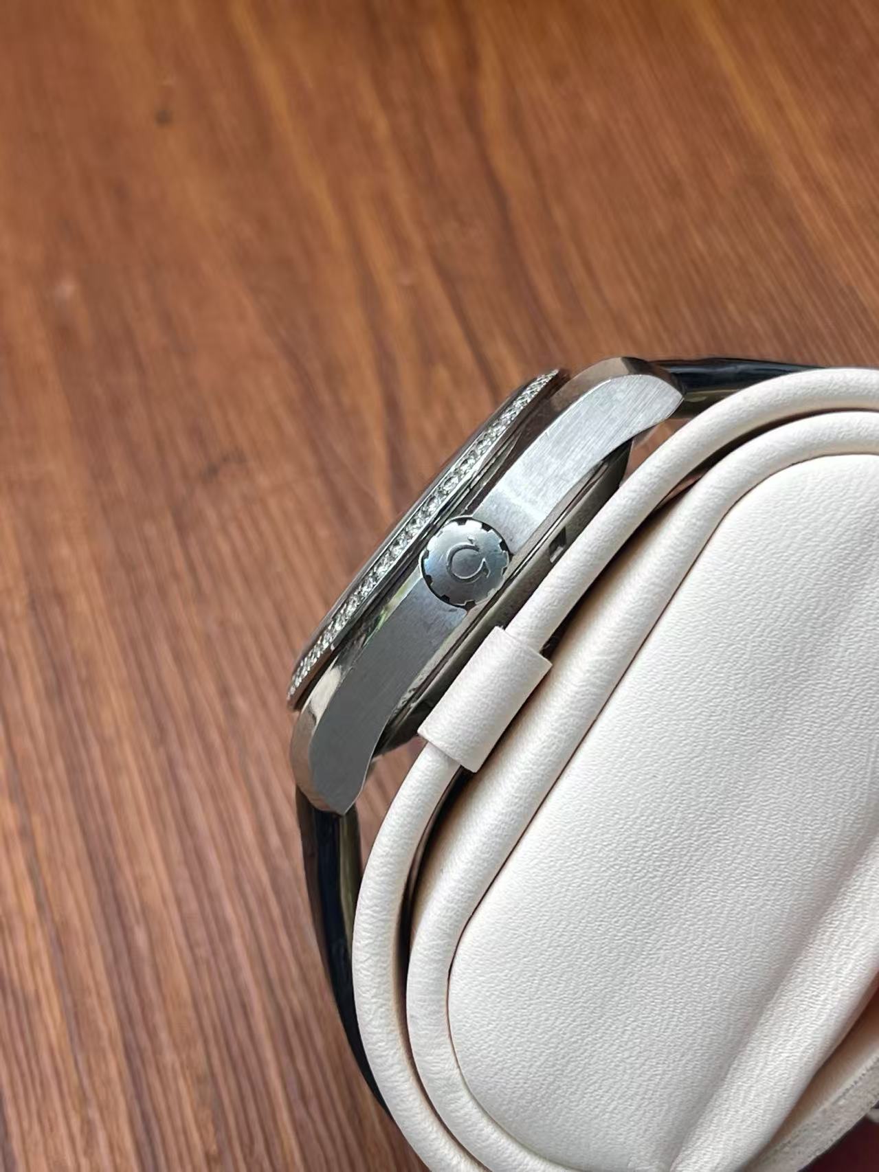 Omega 231.18.39.21.51.001 detail 2