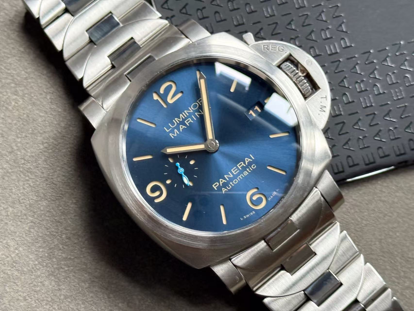 Panerai PAM01058 detail 3