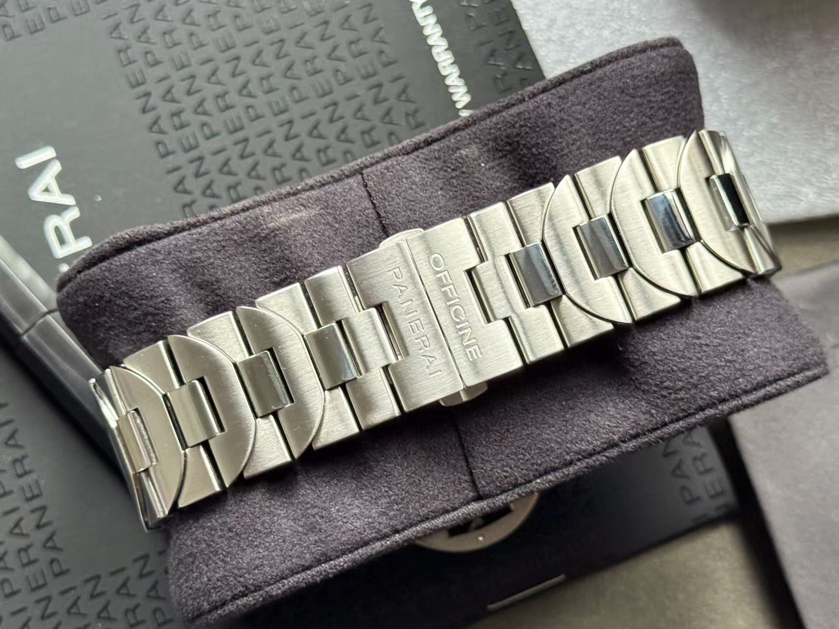 Panerai PAM01058 detail 6