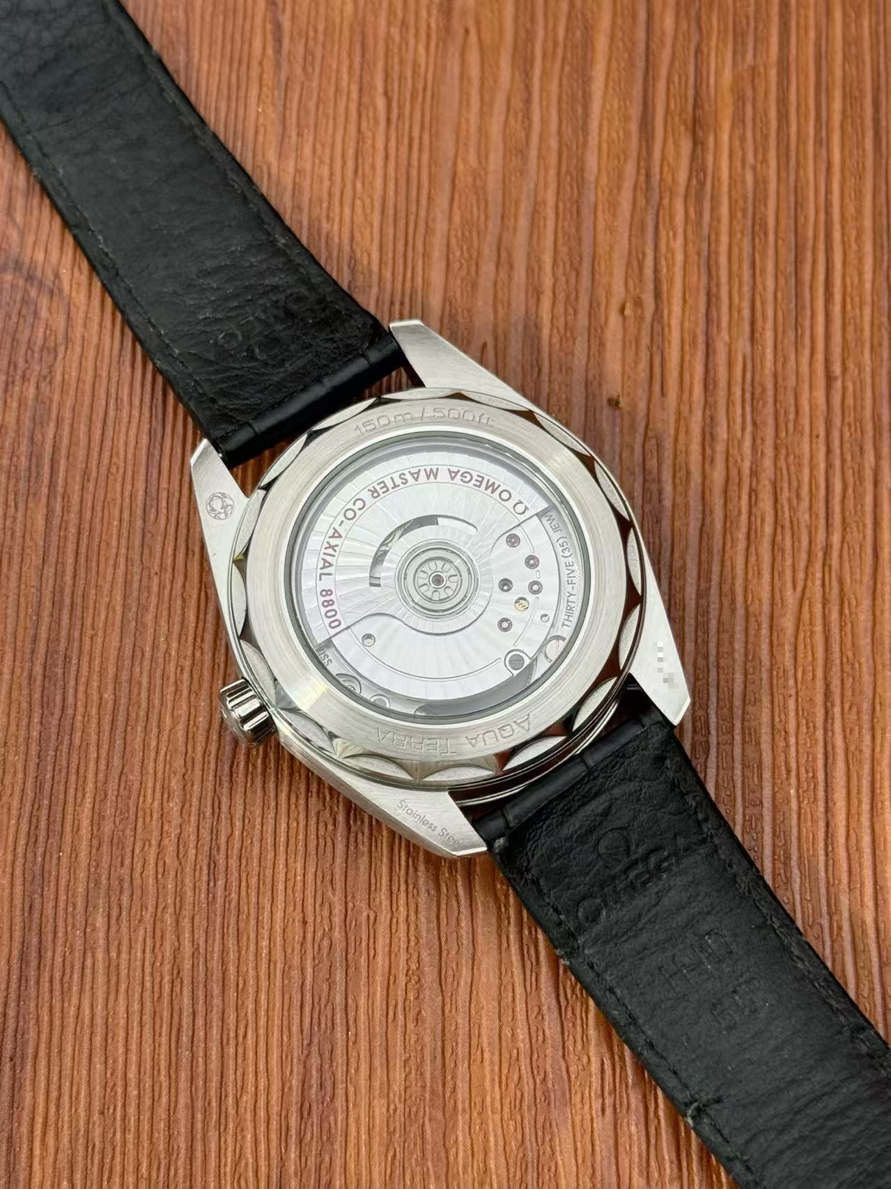 Omega 220.13.38.20.03.001 detail 4
