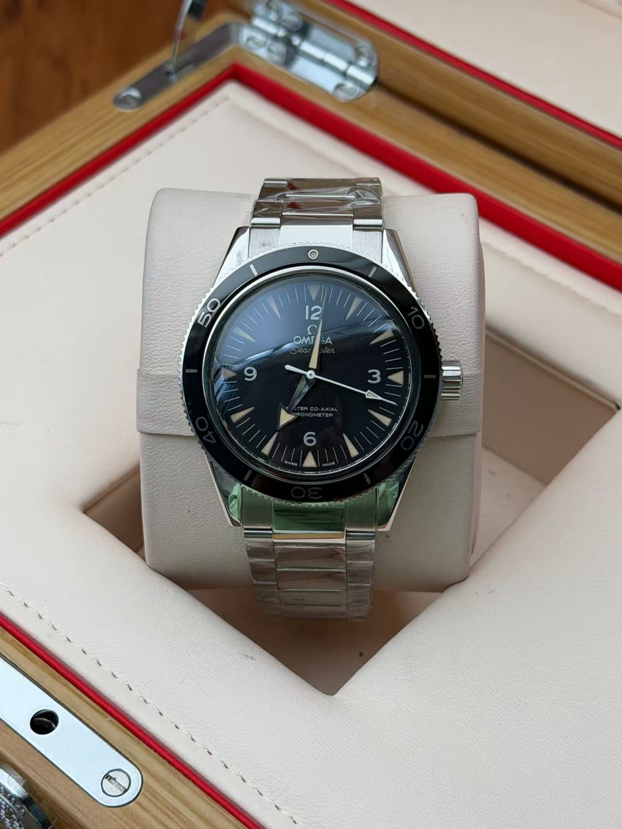 Omega 233.30.41.21.01.001 detail 1